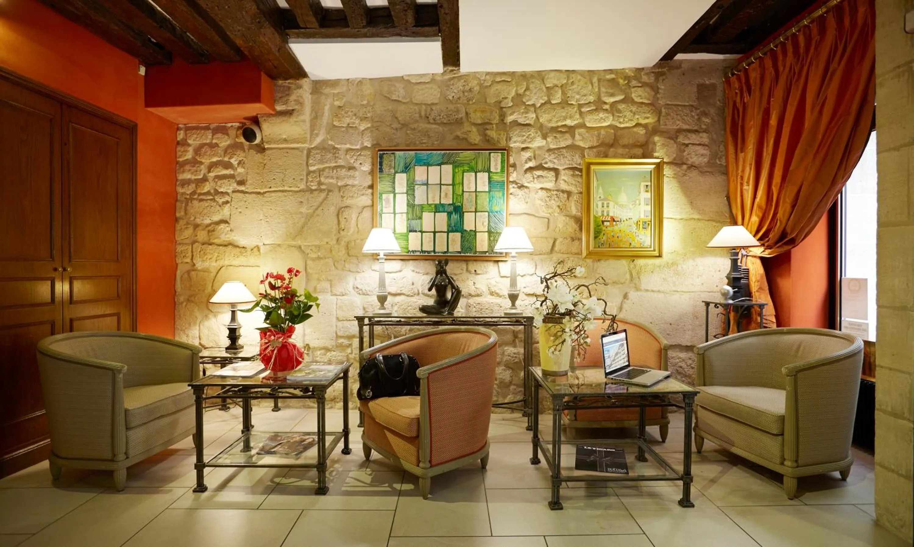 Lobby or reception in Hôtel Beaubourg