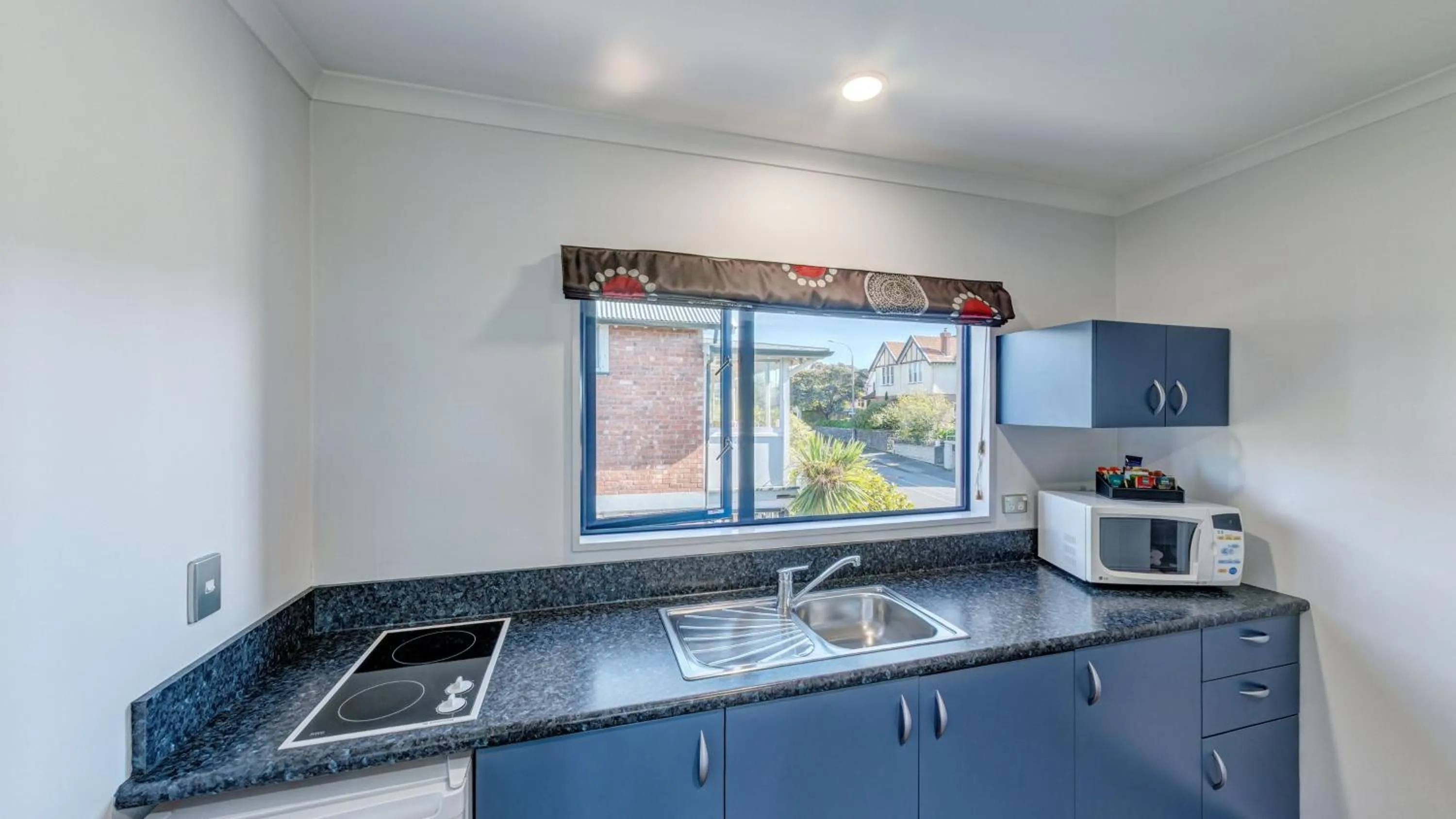 Kitchen or kitchenette in Bay Viaduct Motor Lodge