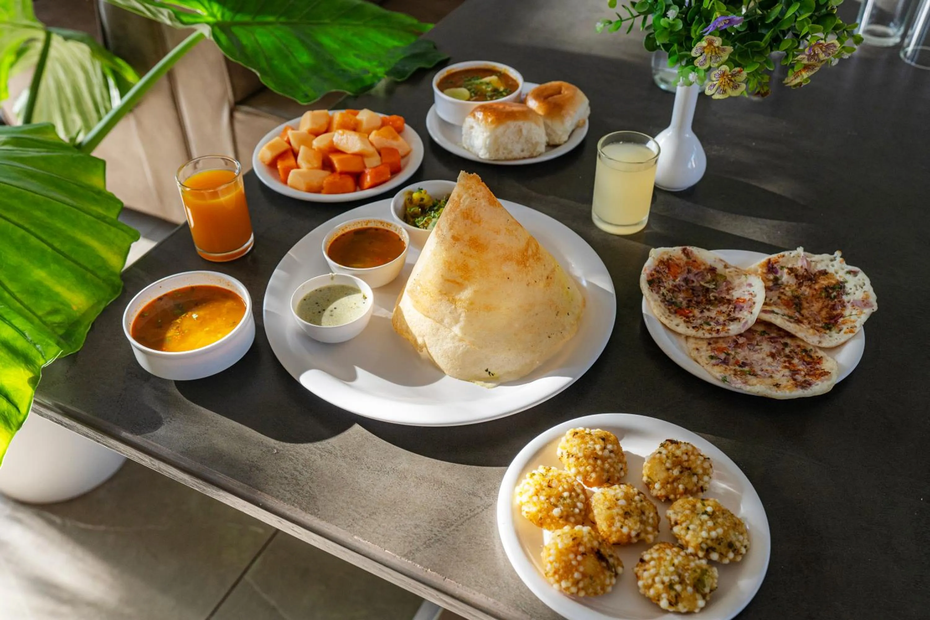 Restaurant/places to eat in Shivsagar Resort & Spa