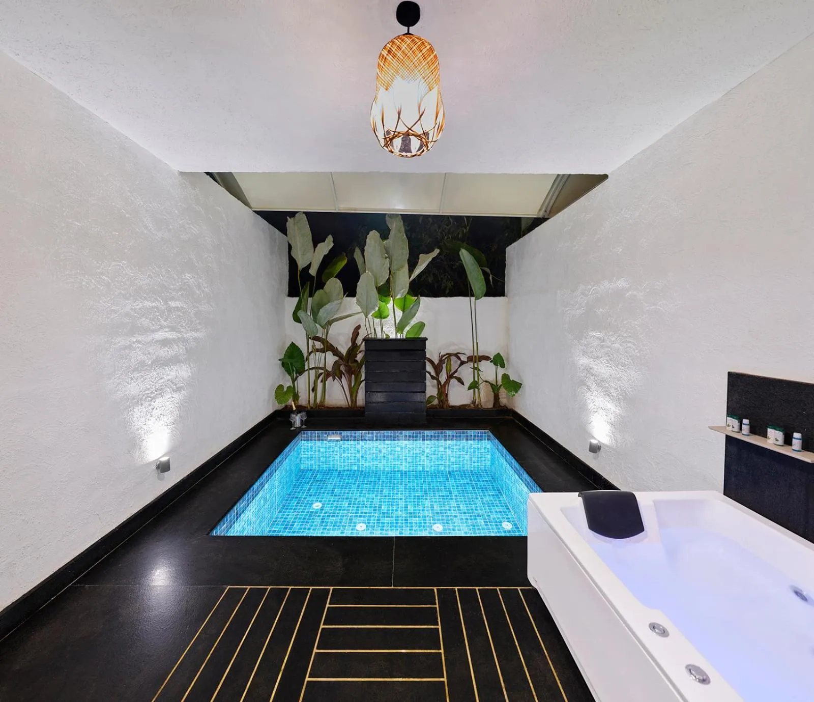 Swimming pool in Shivsagar Resort & Spa