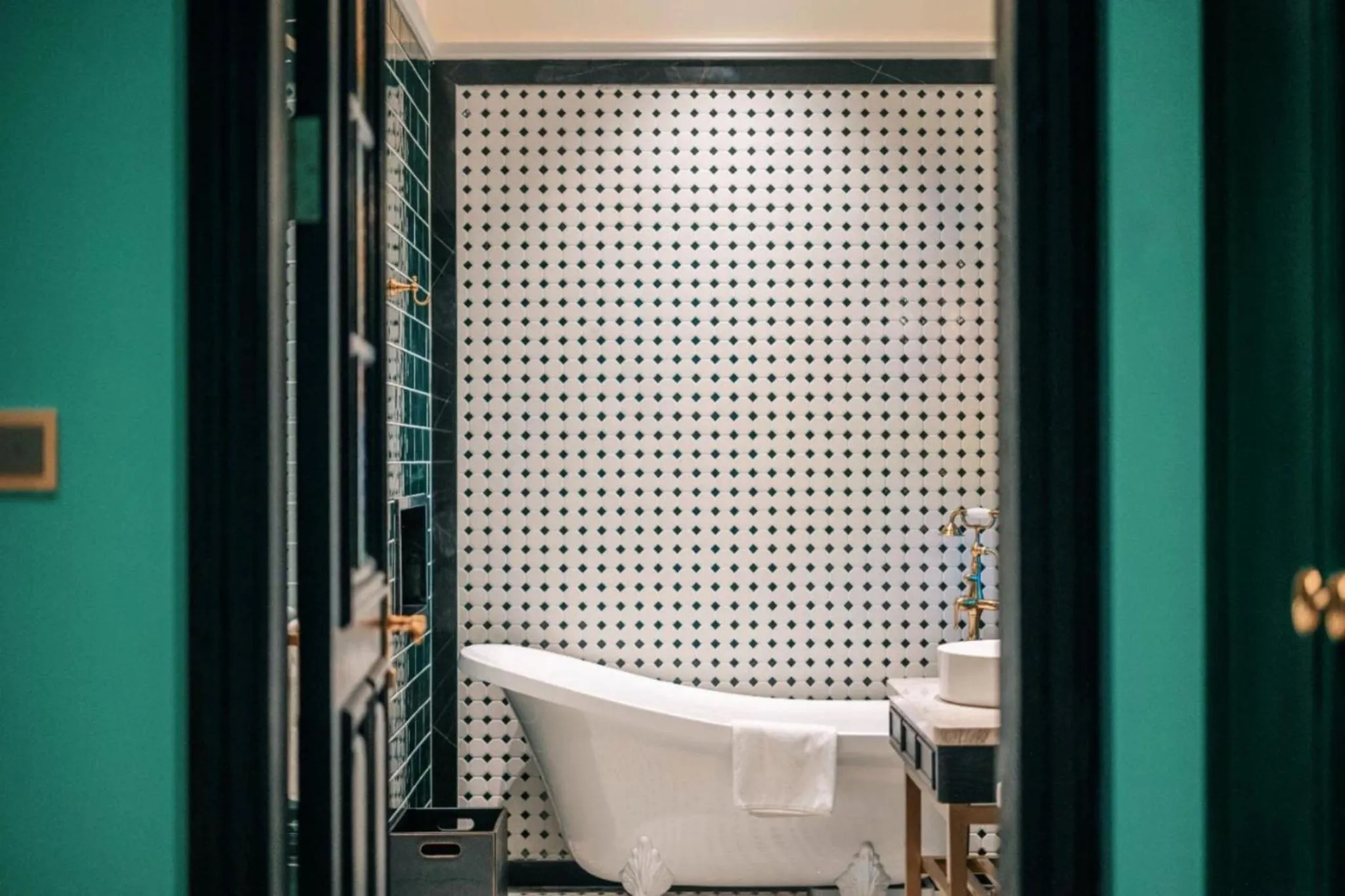 Bathroom in Hotel Indigo Heilong Lake by IHG