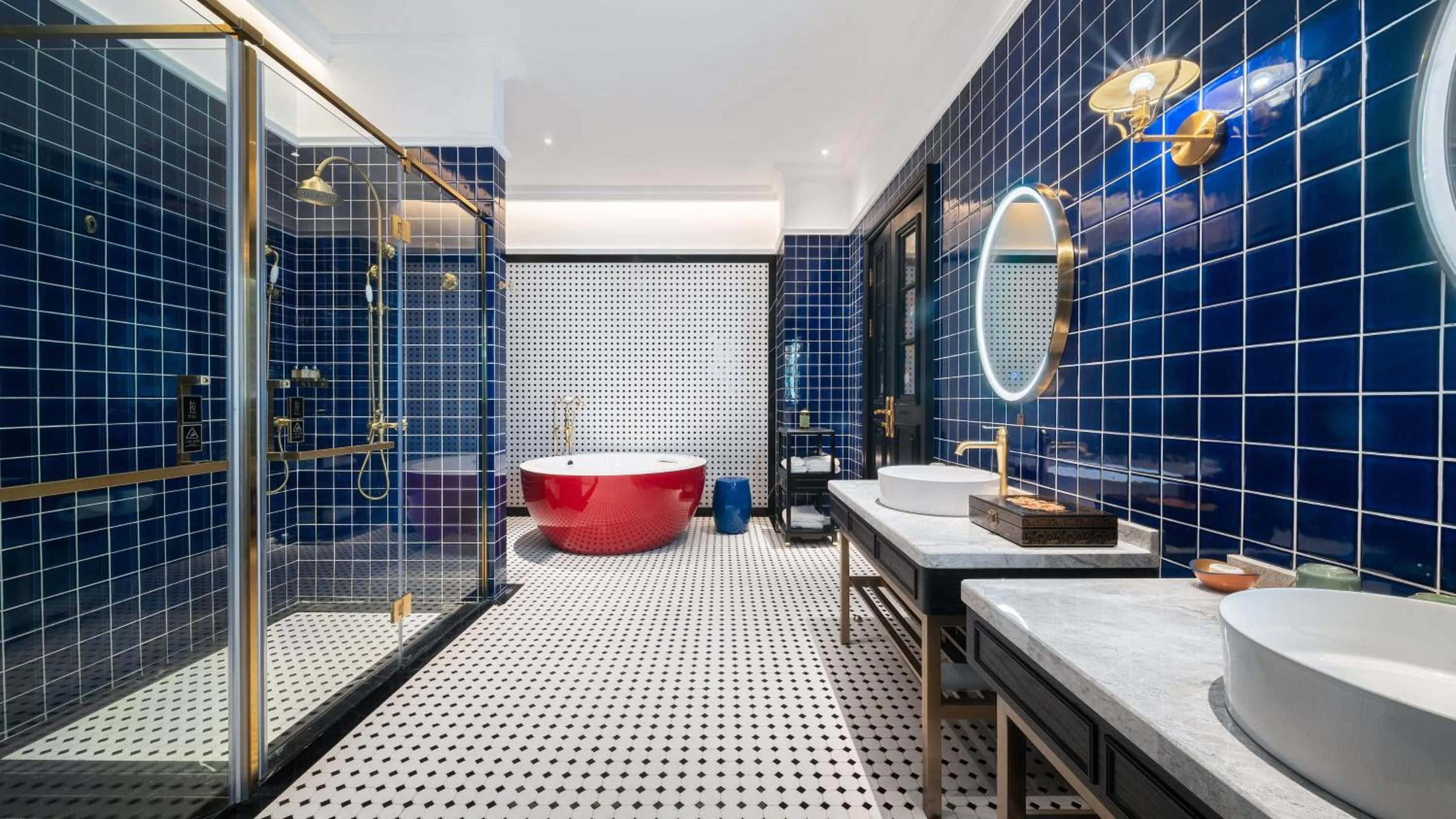 Bathroom in Hotel Indigo Heilong Lake by IHG