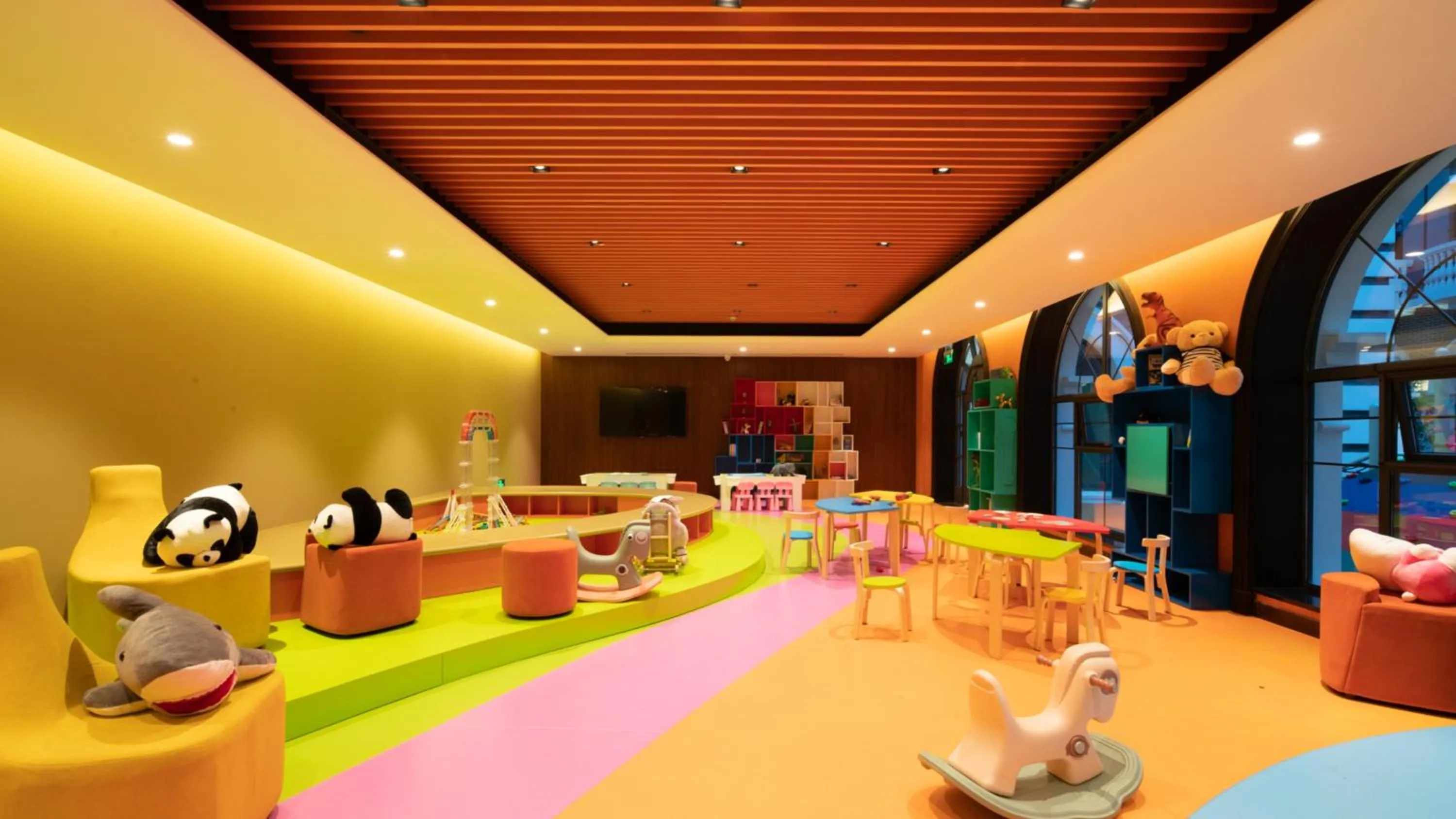 Fitness centre/facilities in Hotel Indigo Heilong Lake by IHG