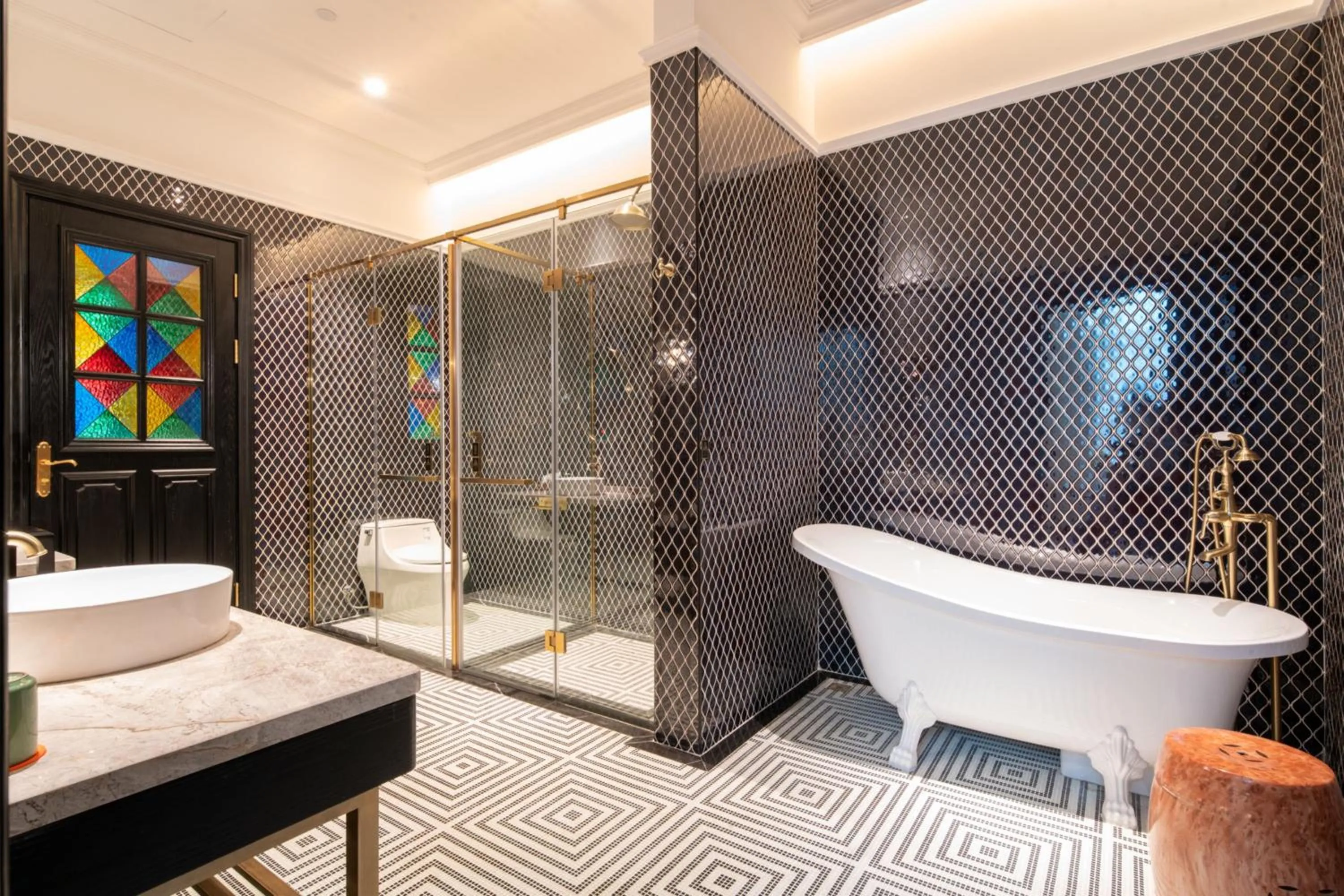 Bathroom in Hotel Indigo Heilong Lake by IHG