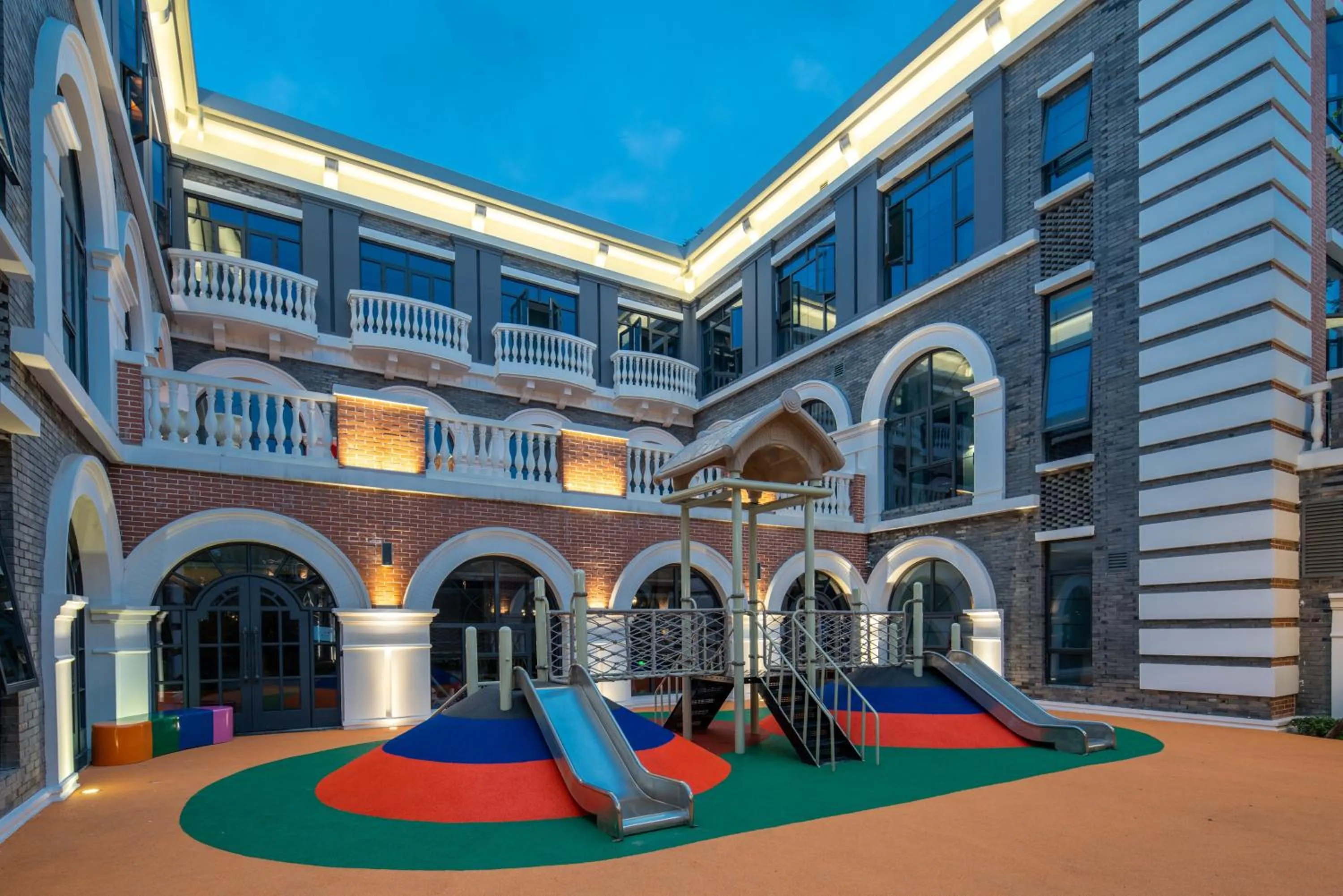 Fitness centre/facilities in Hotel Indigo Heilong Lake by IHG