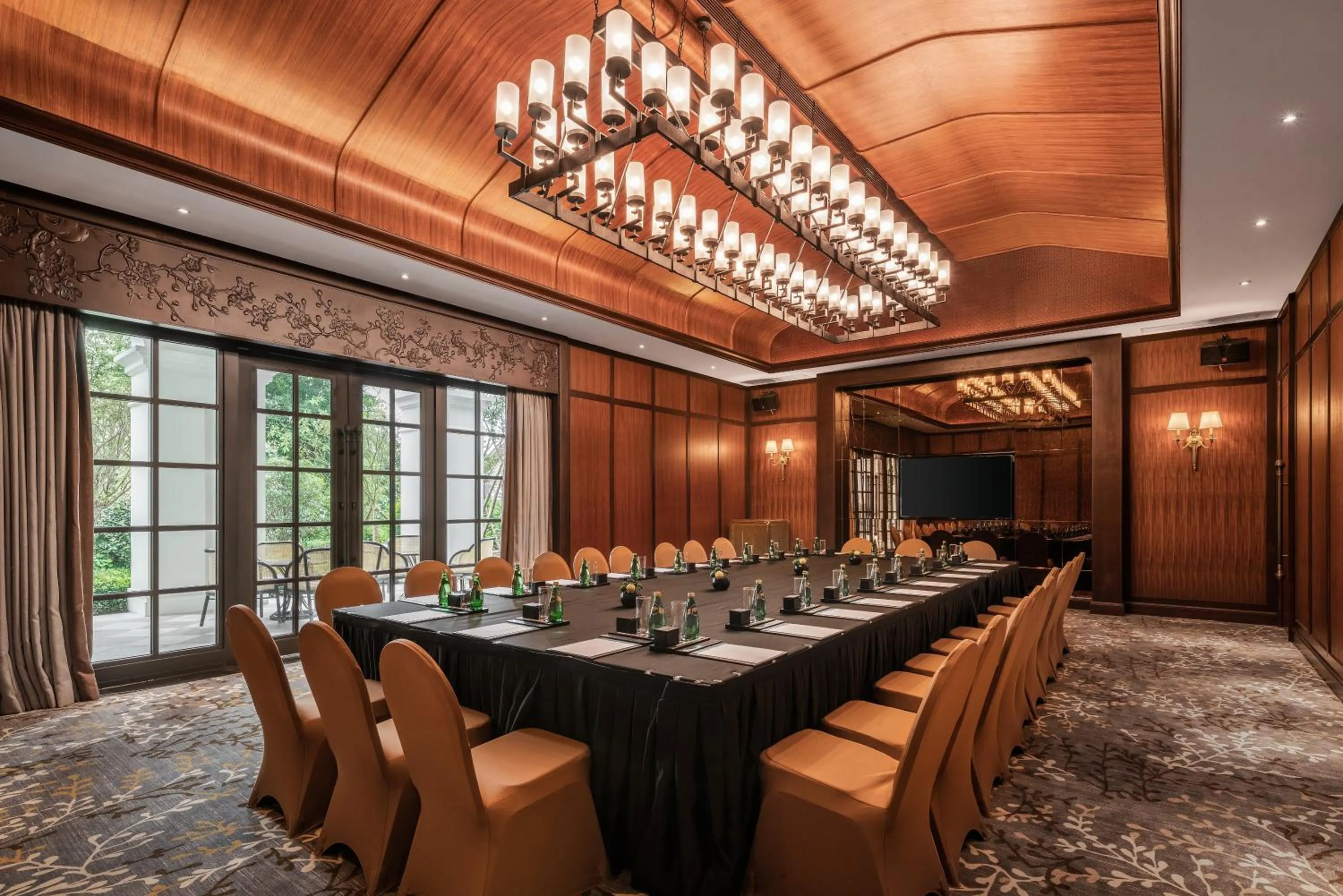 Meeting/conference room in Hotel Indigo Heilong Lake by IHG