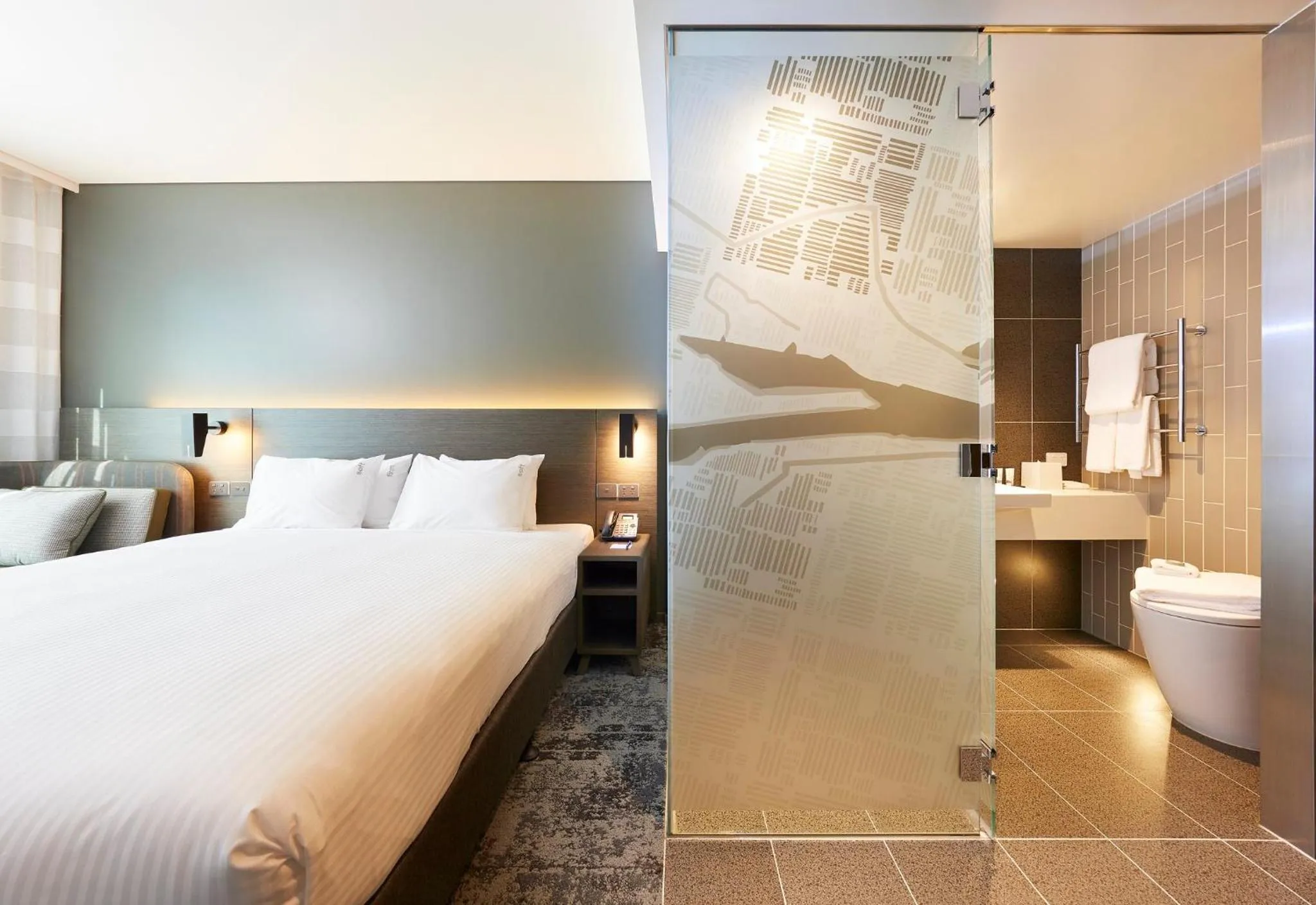 Photo of the whole room, Bed in Holiday Inn Express Melbourne Southbank by IHG