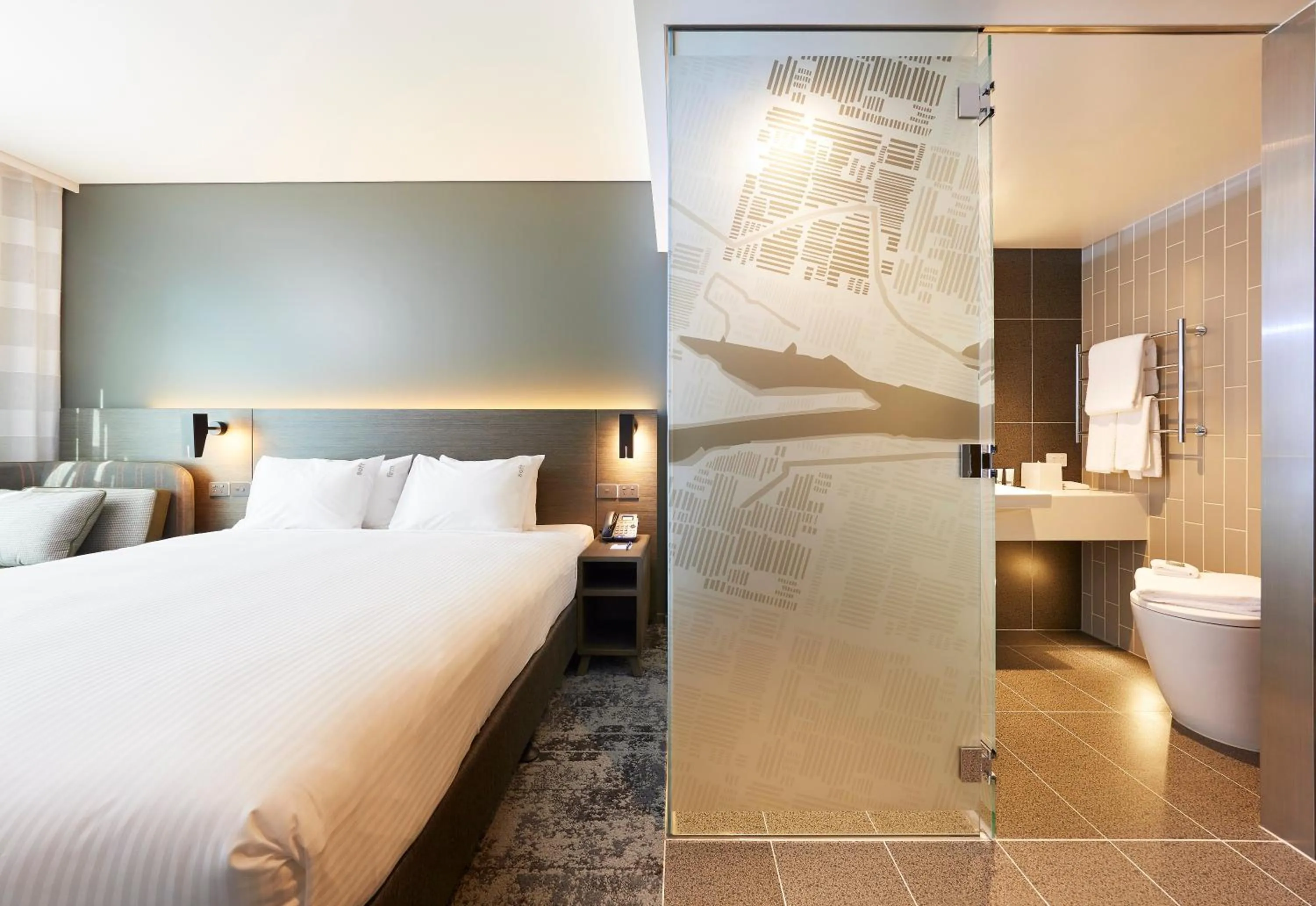 Photo of the whole room, Bed in Holiday Inn Express Melbourne Southbank by IHG