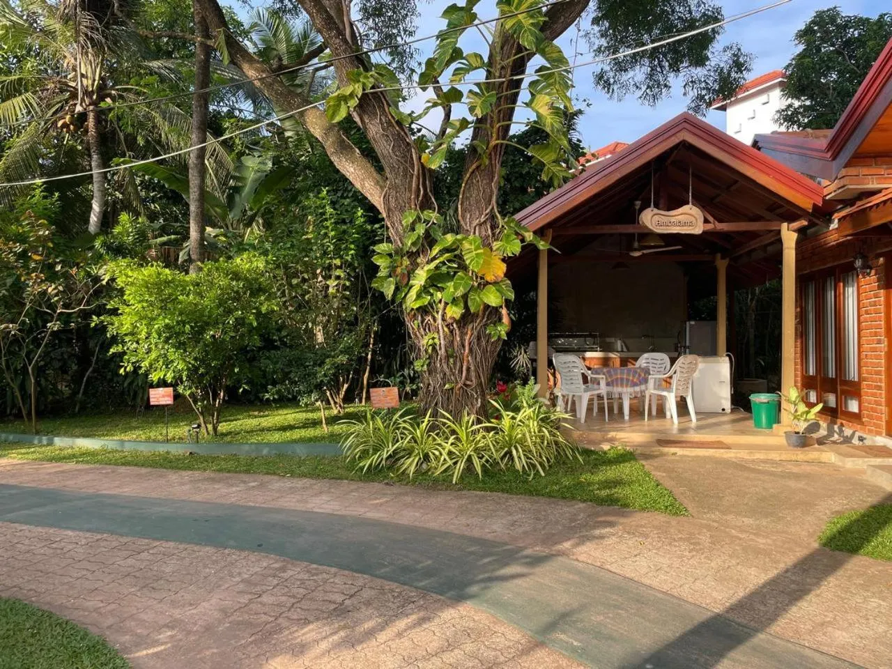 Garden in Villa Shade