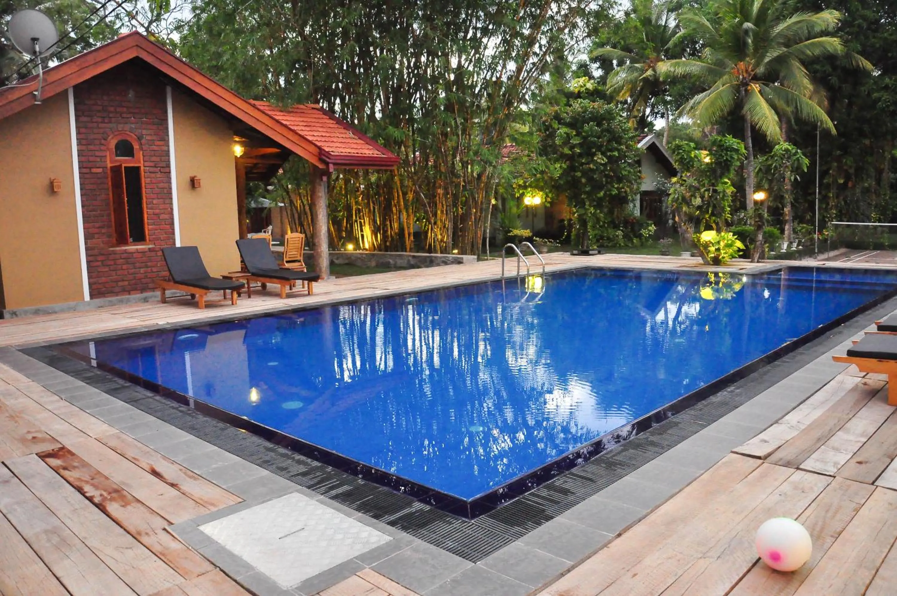 Facade/entrance in Villa Shade