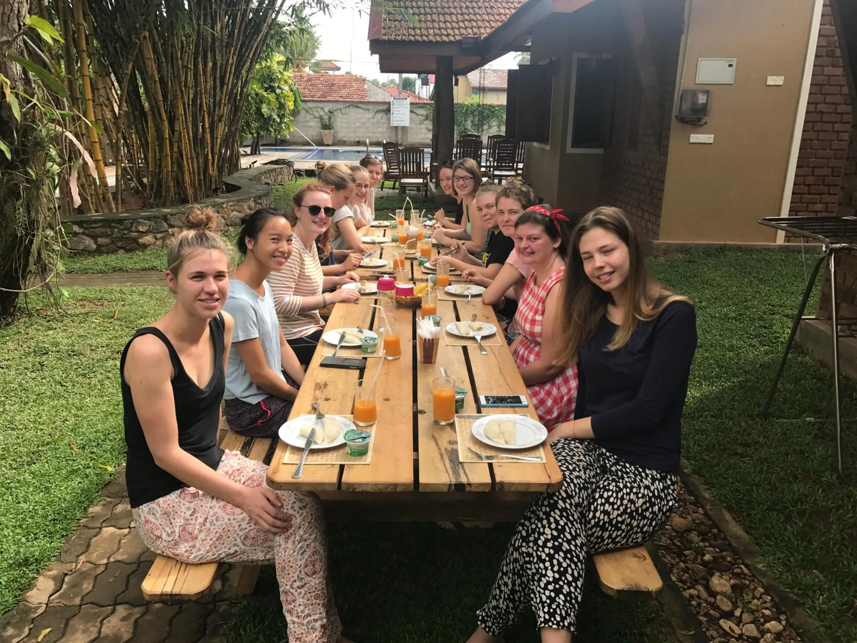 Restaurant/places to eat in Villa Shade