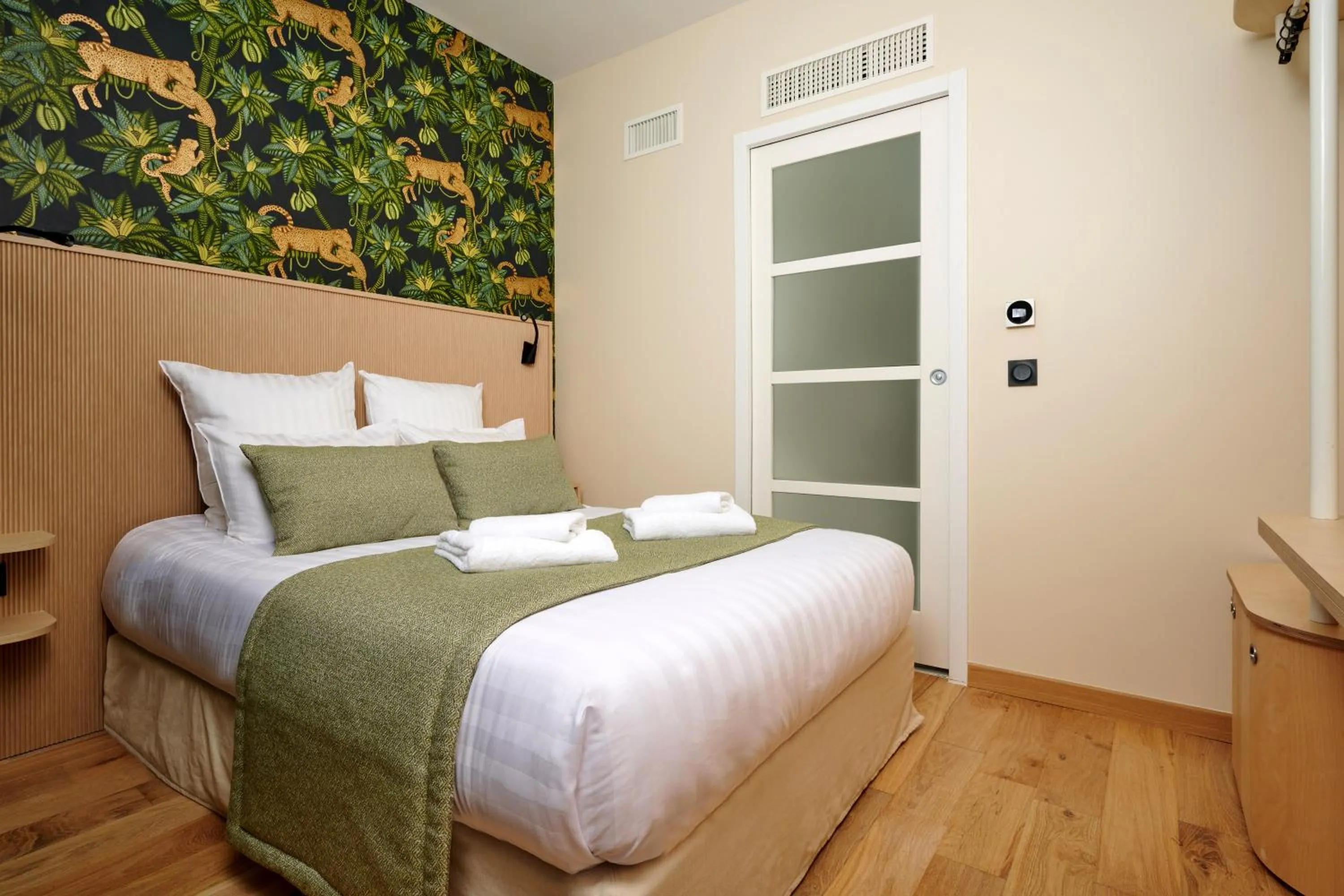 Bed in VLH Montparnasse Eiffel