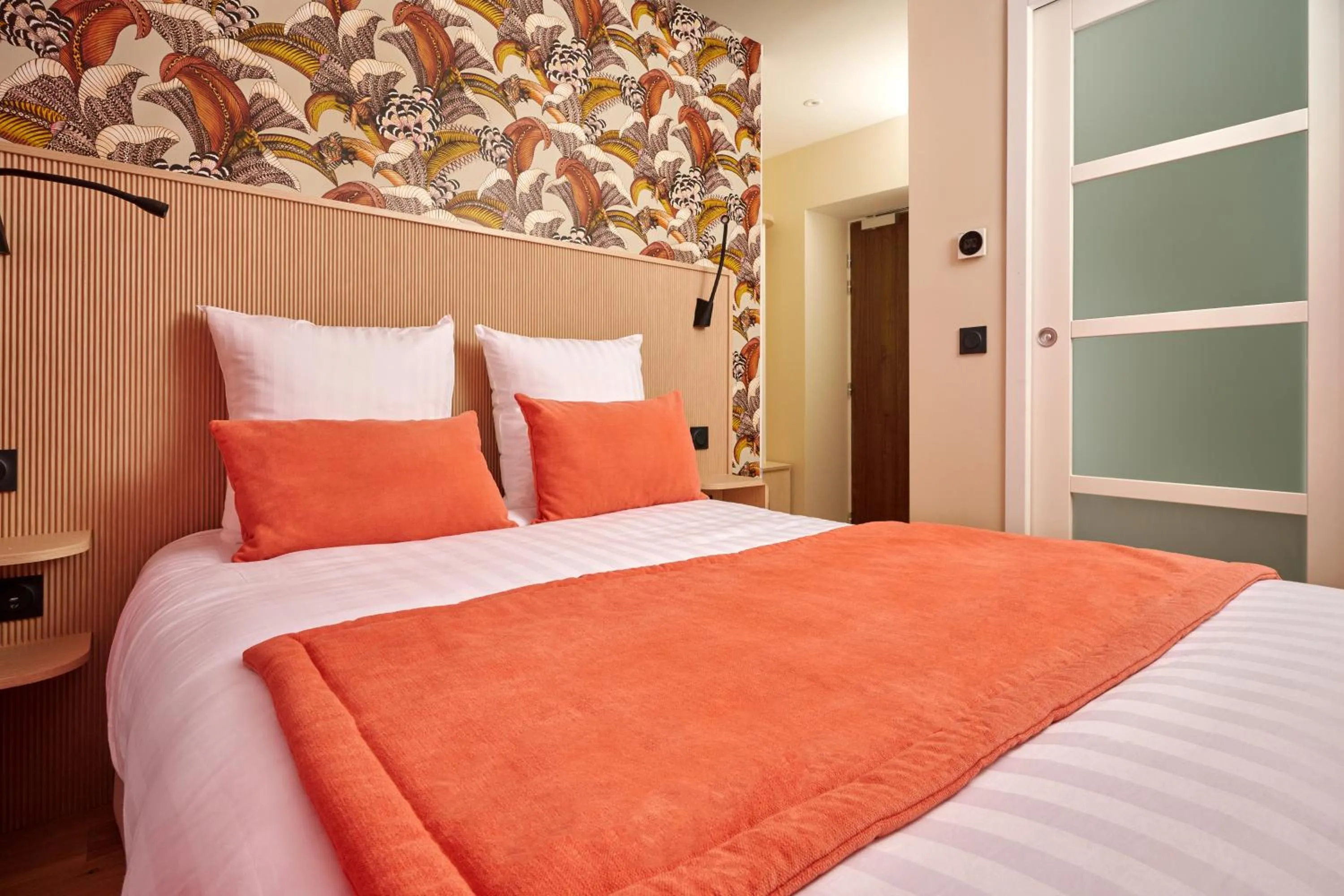 Bed in VLH Montparnasse Eiffel