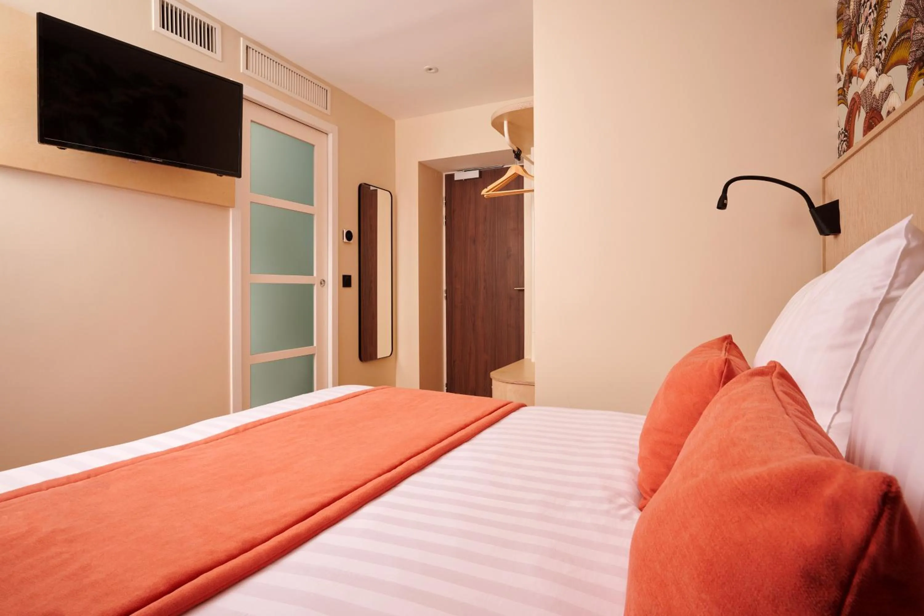 TV and multimedia, Bed in VLH Montparnasse Eiffel