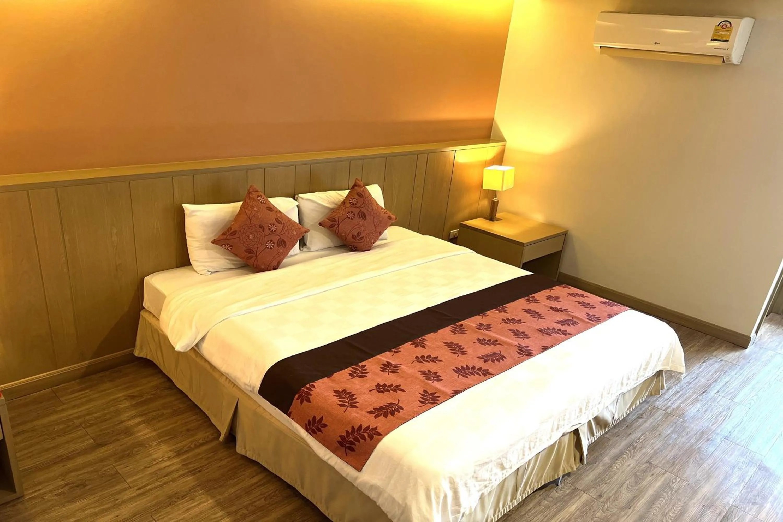 Bed in Panya Resort Hotel