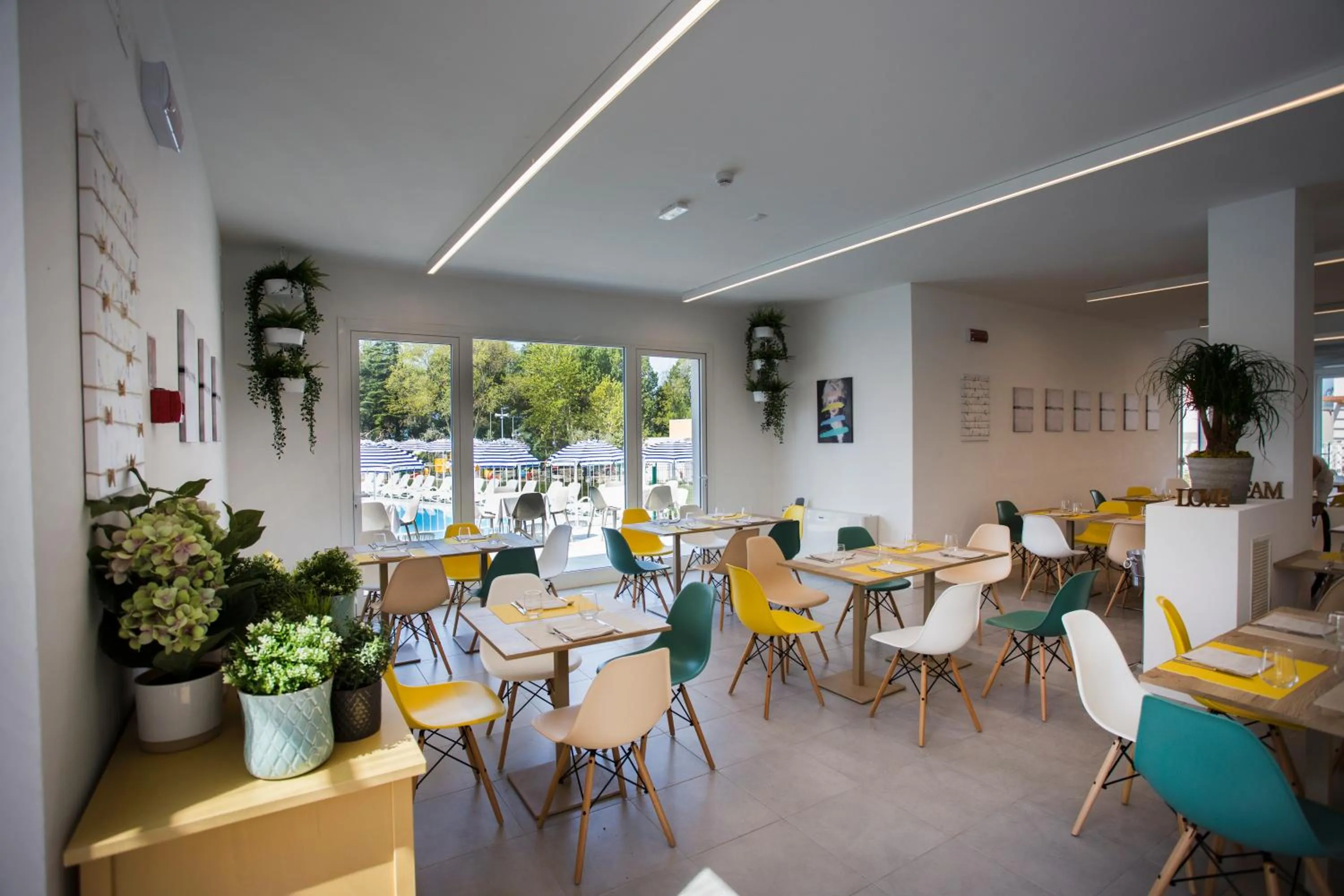 Restaurant/places to eat in Sisan Family Resort