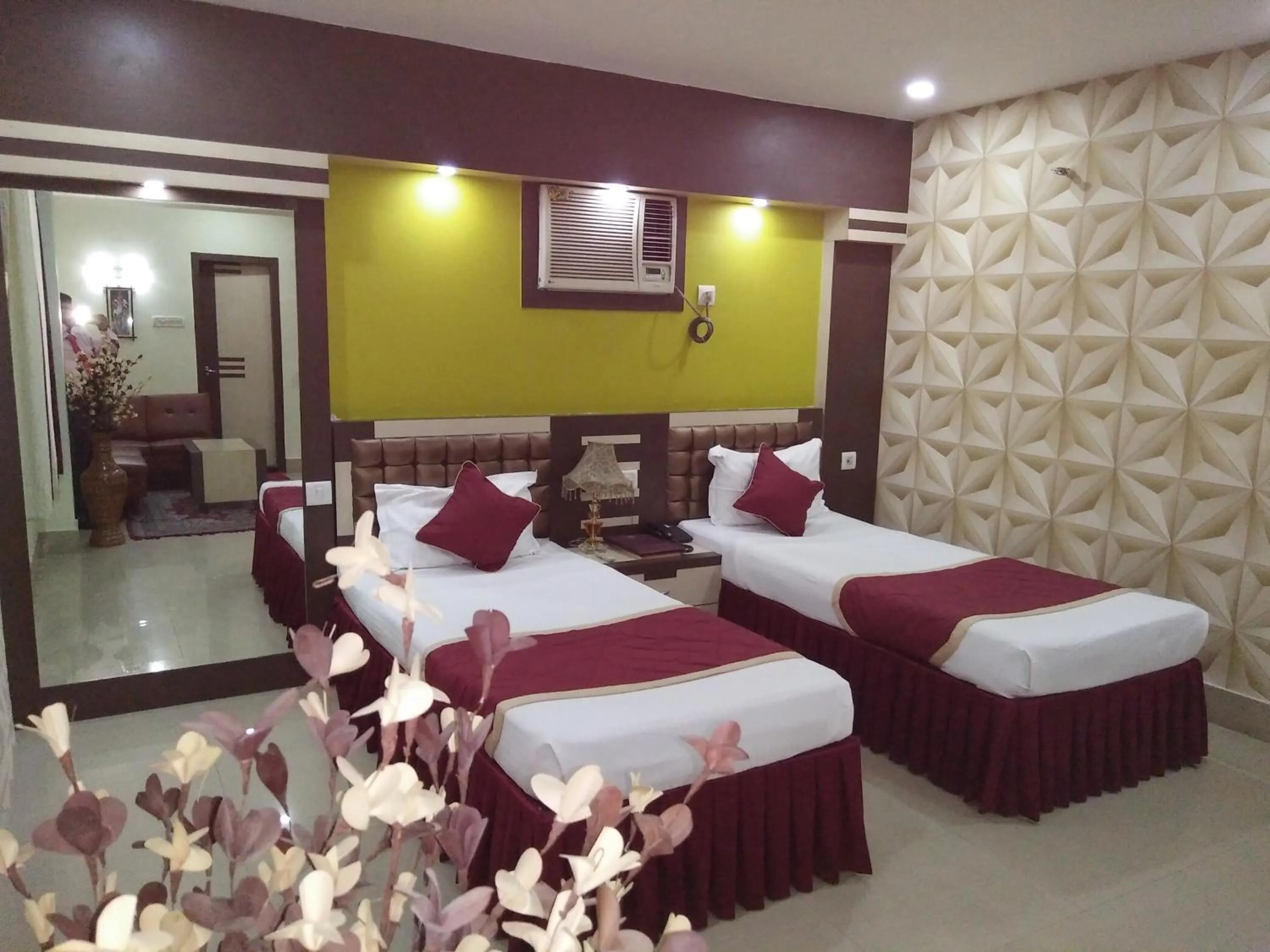 Food close-up, Bed in Hotel Executive Tower