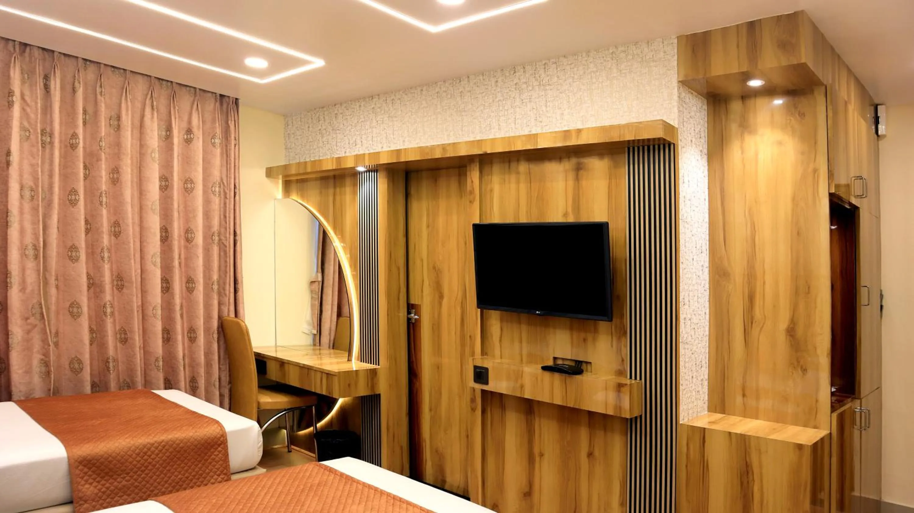 TV and multimedia, Bed in Hotel Executive Tower