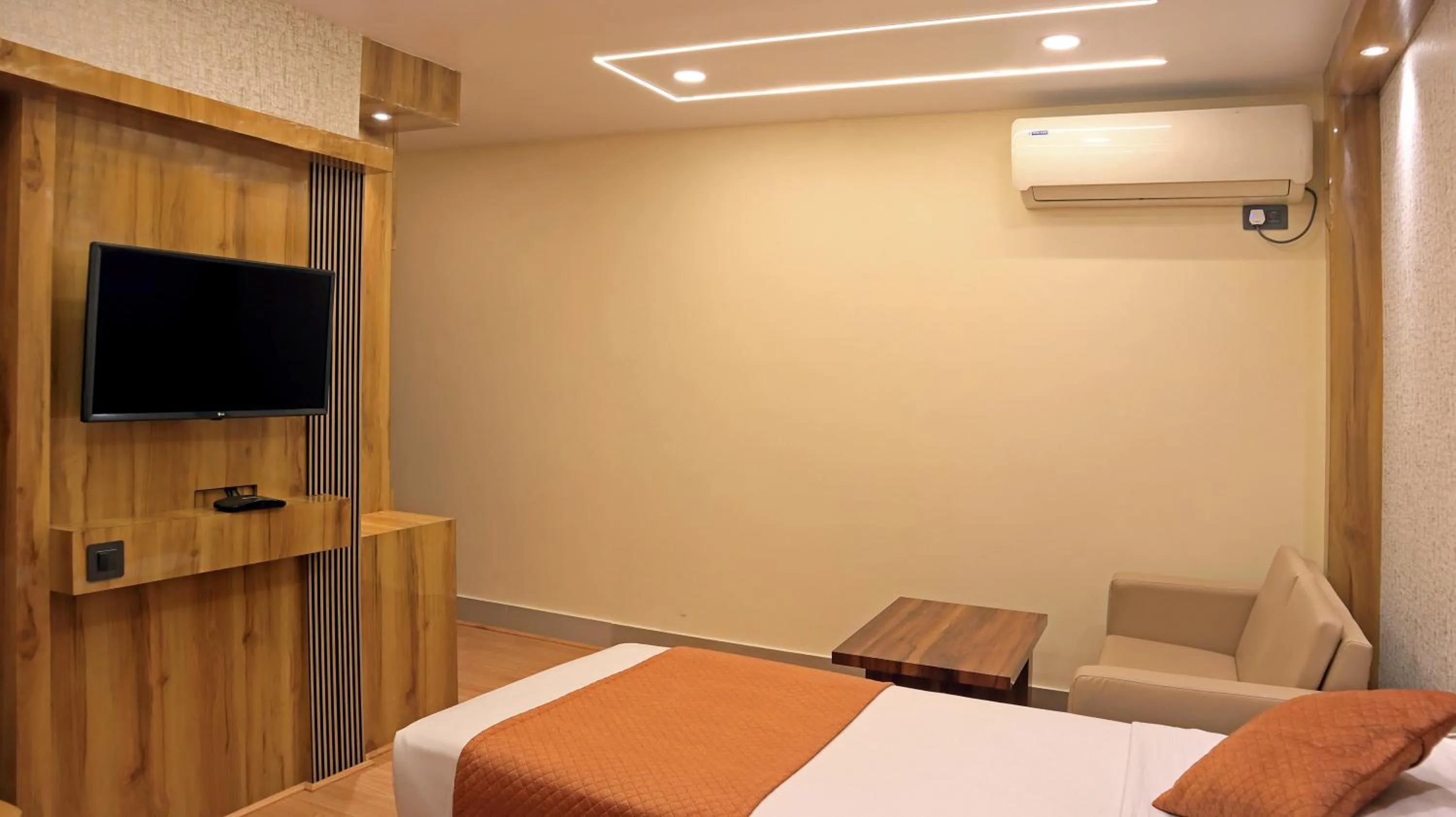 Bedroom, Bed in Hotel Executive Tower