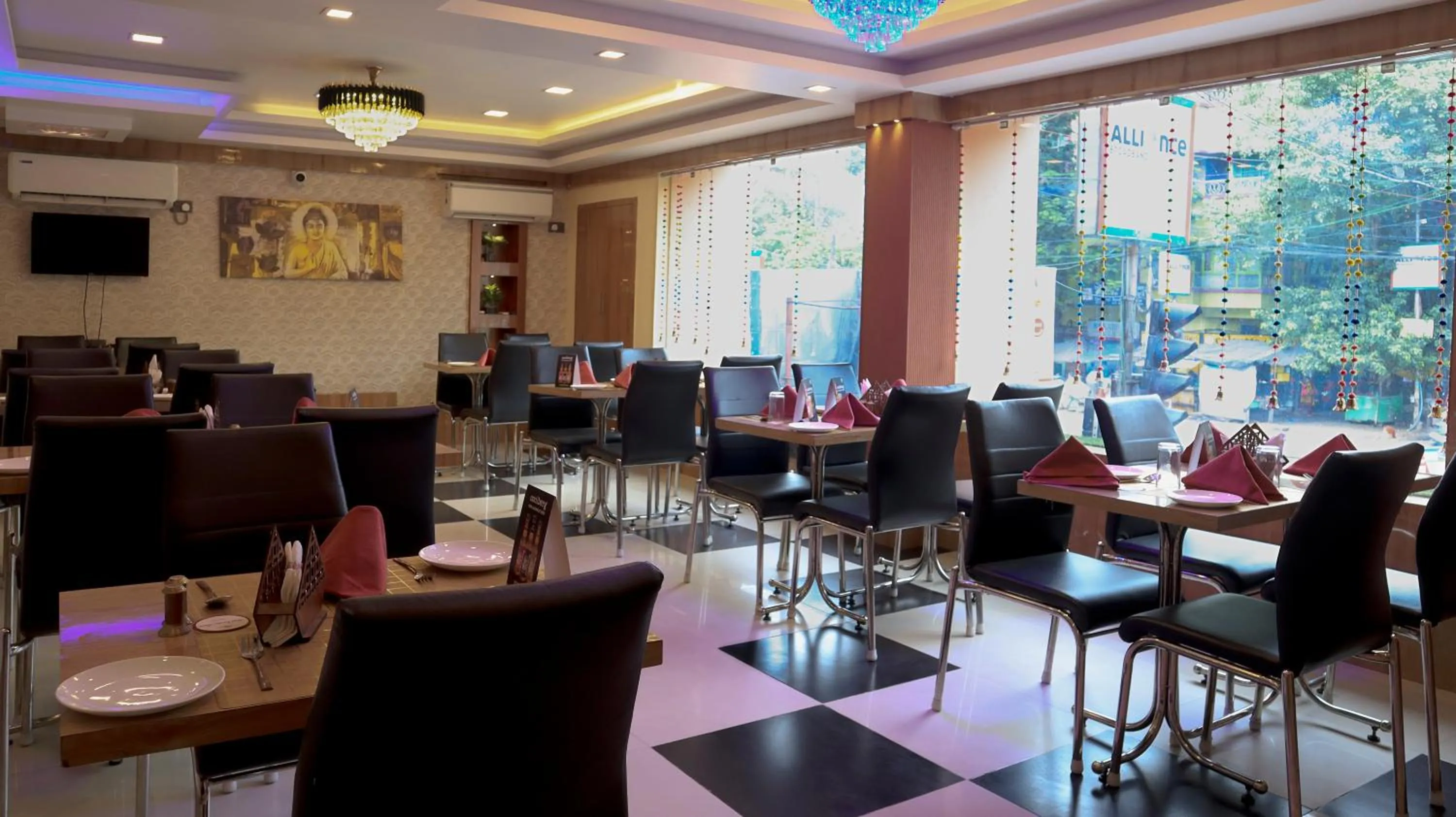 Restaurant/places to eat in Hotel Executive Tower