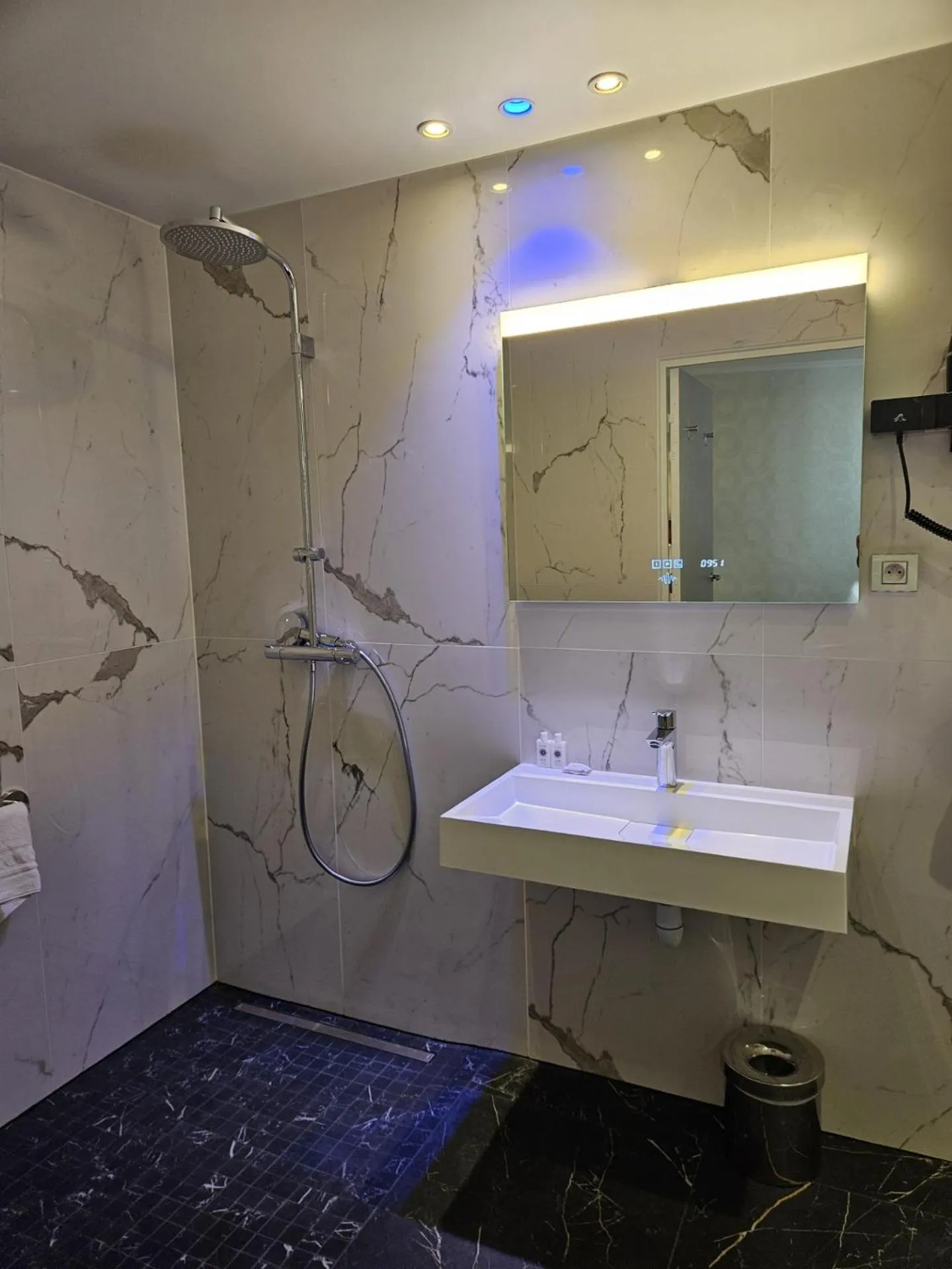 Bathroom in ATN Hôtel