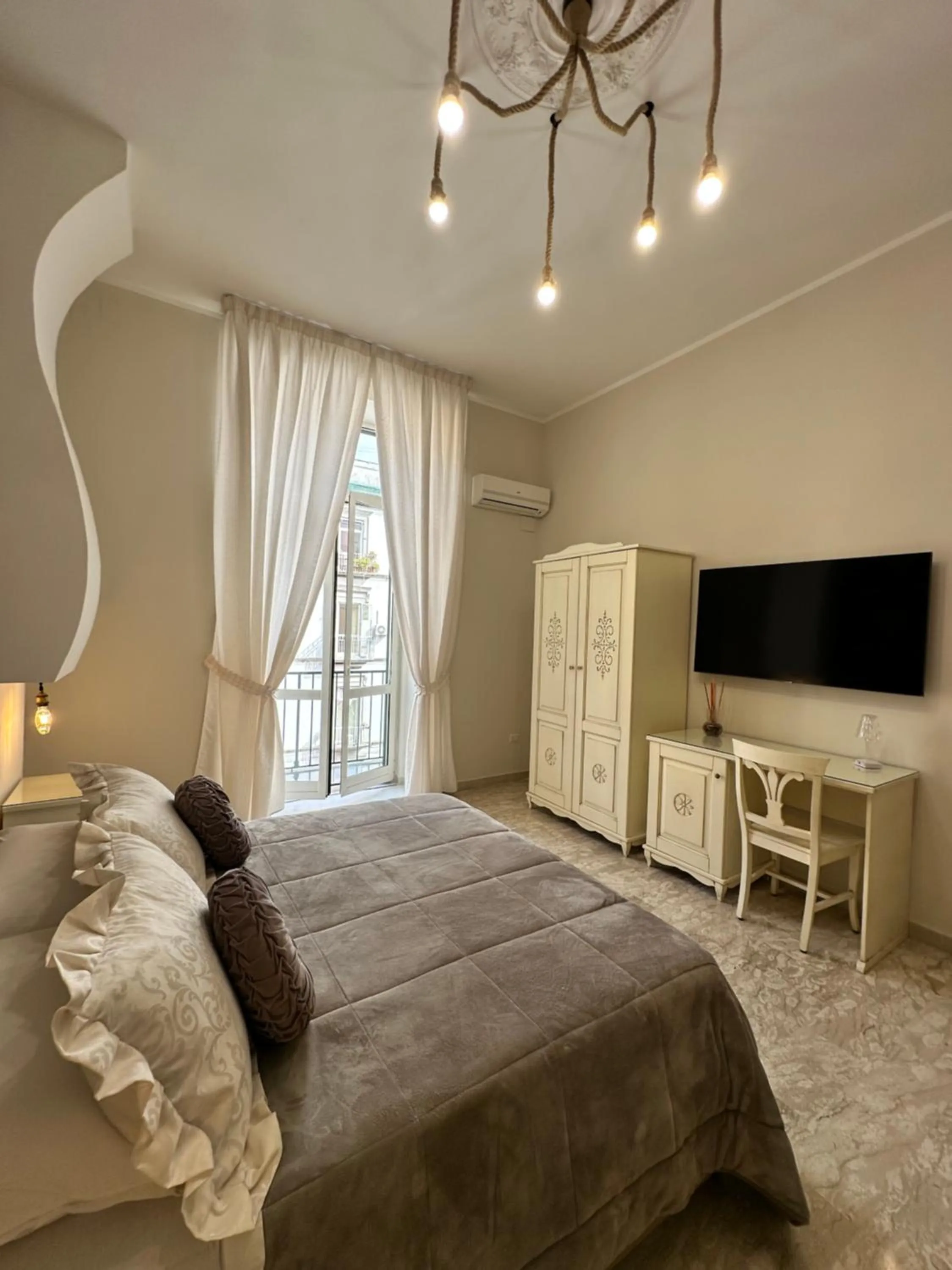 Bedroom, Bed in Gold94