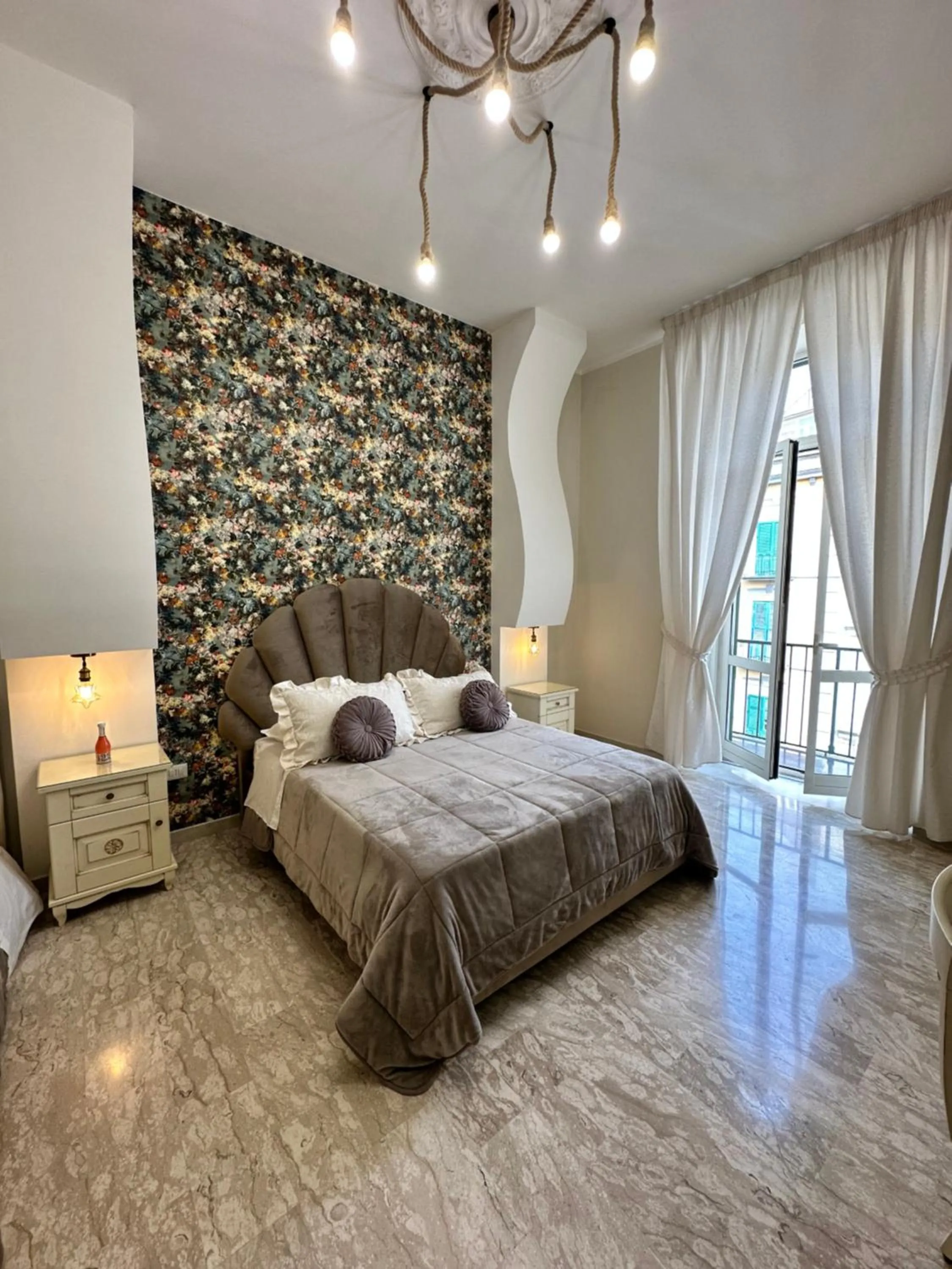 Bedroom, Bed in Gold94