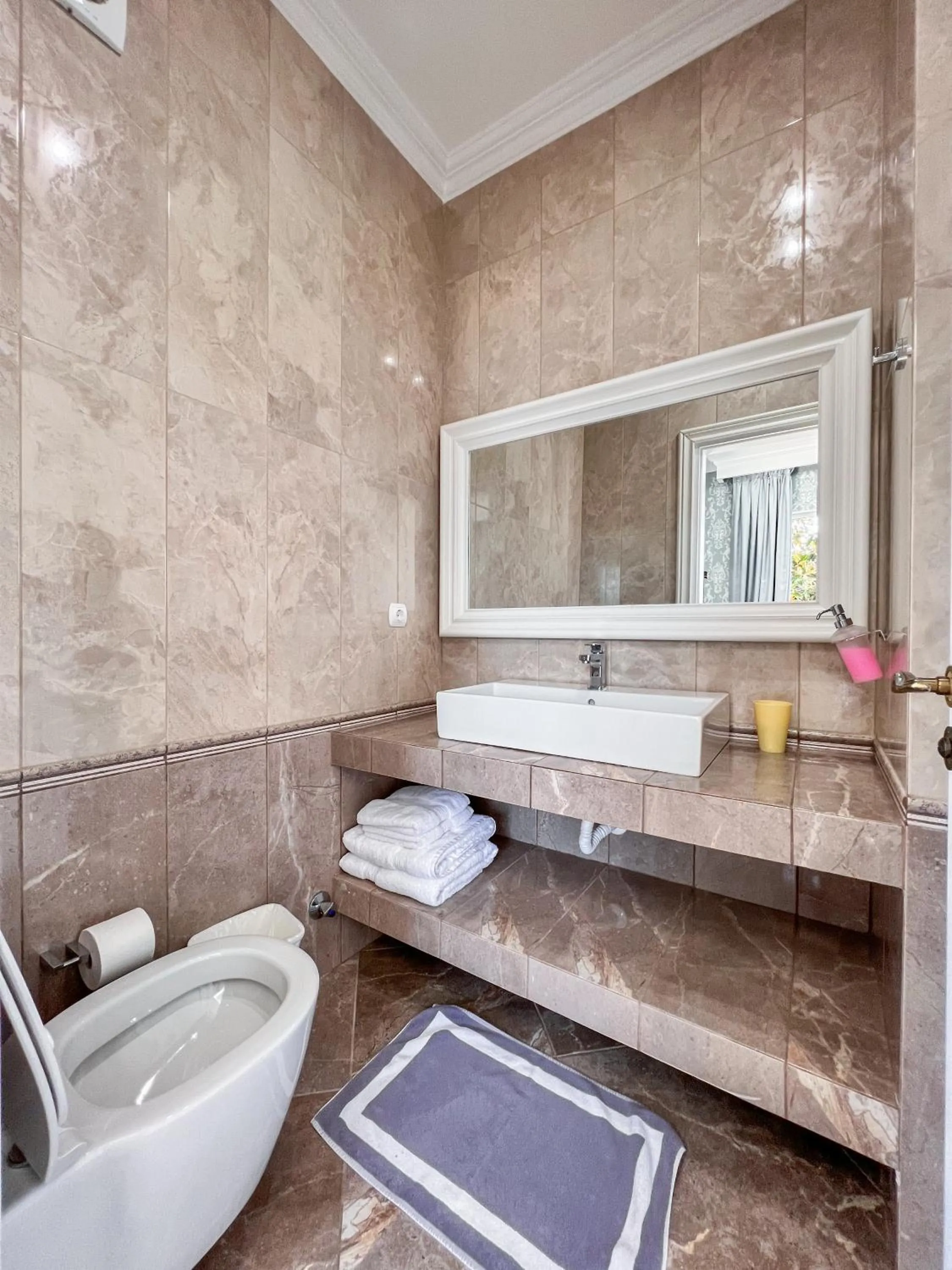 Toilet in Porto Eda Hotel