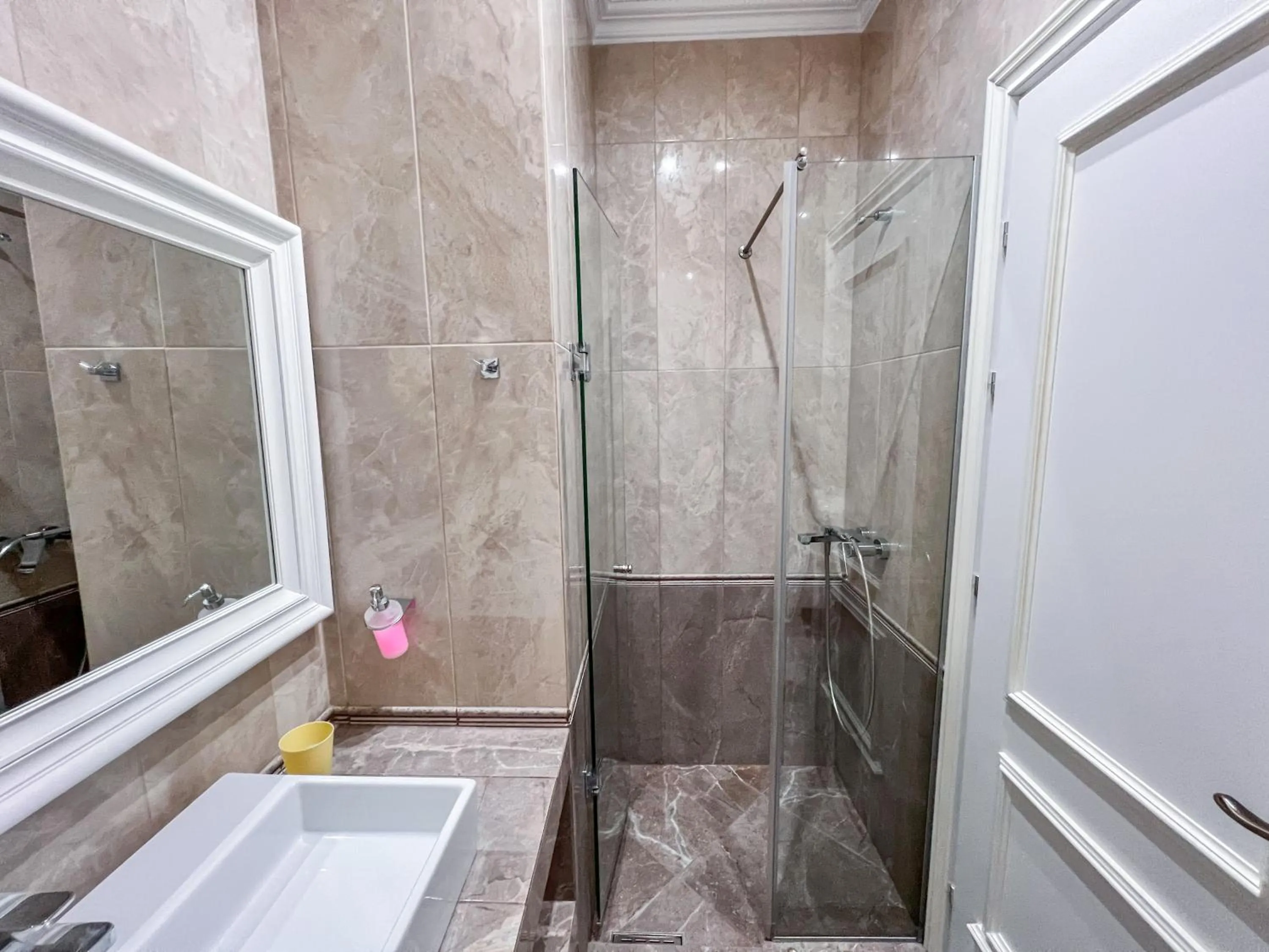 Shower in Porto Eda Hotel