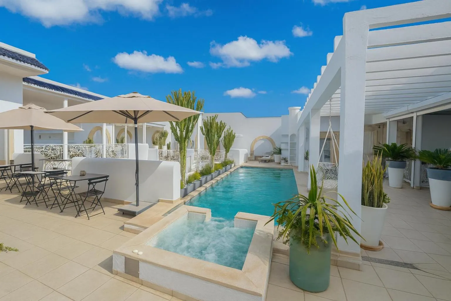 Swimming pool in Dar Benti