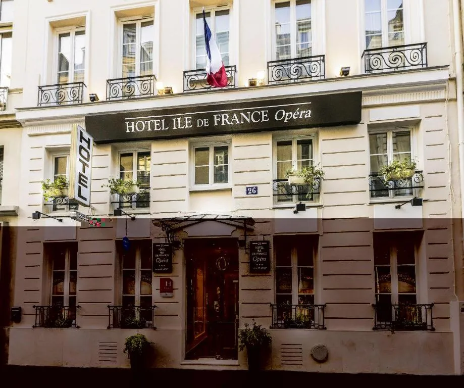 Property building in Hotel Ile de France Opéra