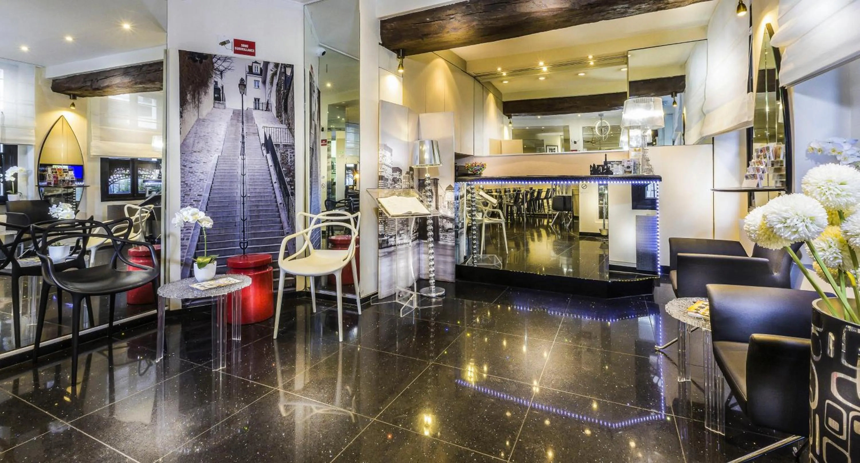 Lobby or reception in Hotel Ile de France Opéra