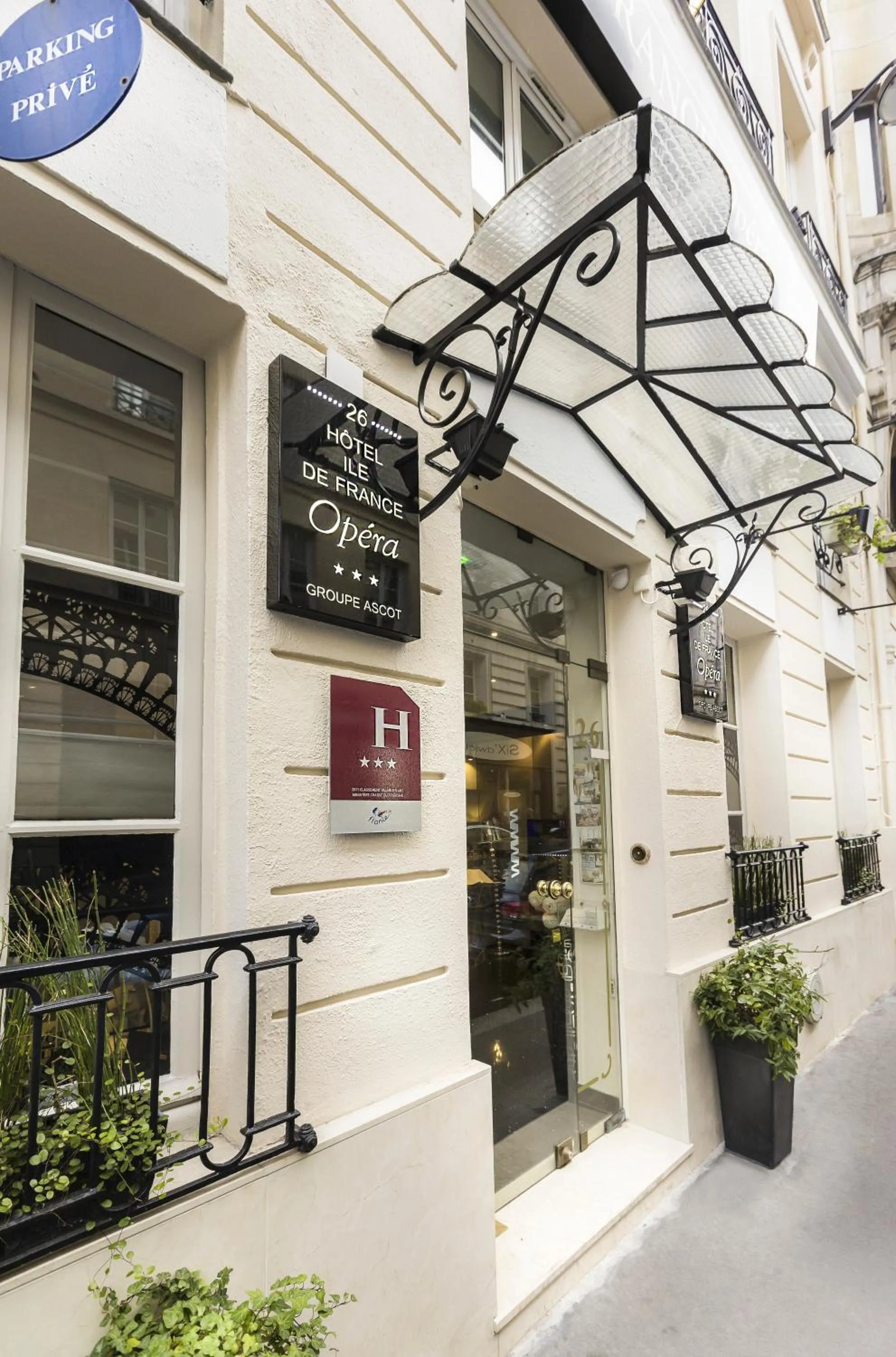 Facade/entrance in Hotel Ile de France Opéra