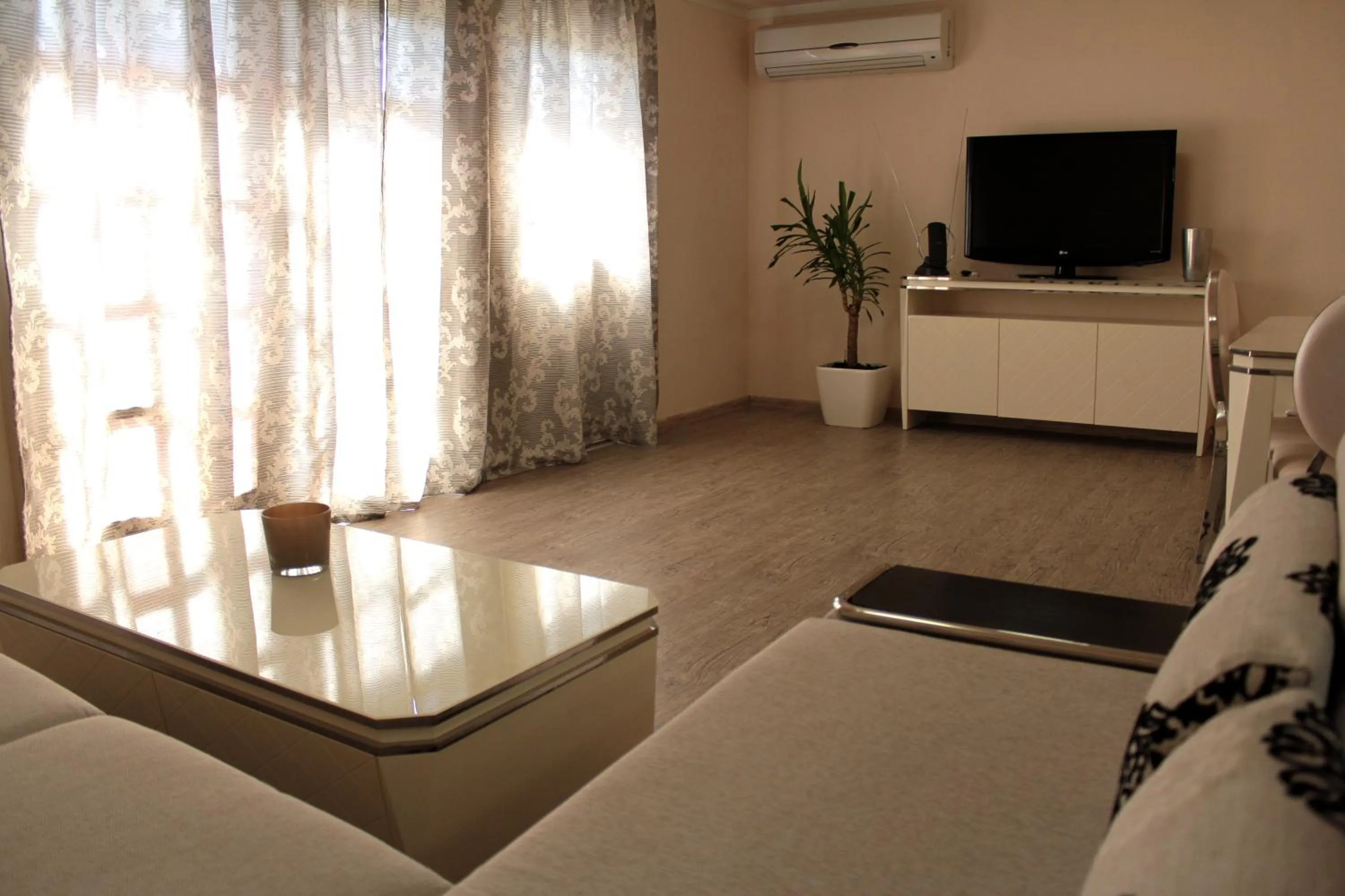 Photo of the whole room in Cross Resort Hotel