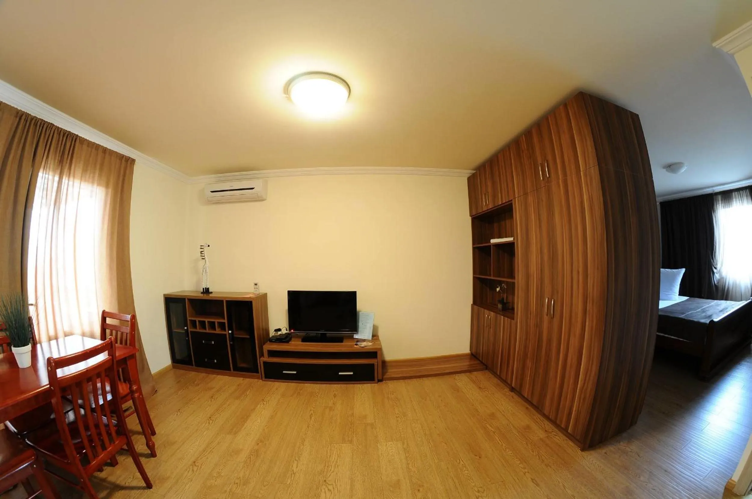 Dining area, Bed in Cross Resort Hotel