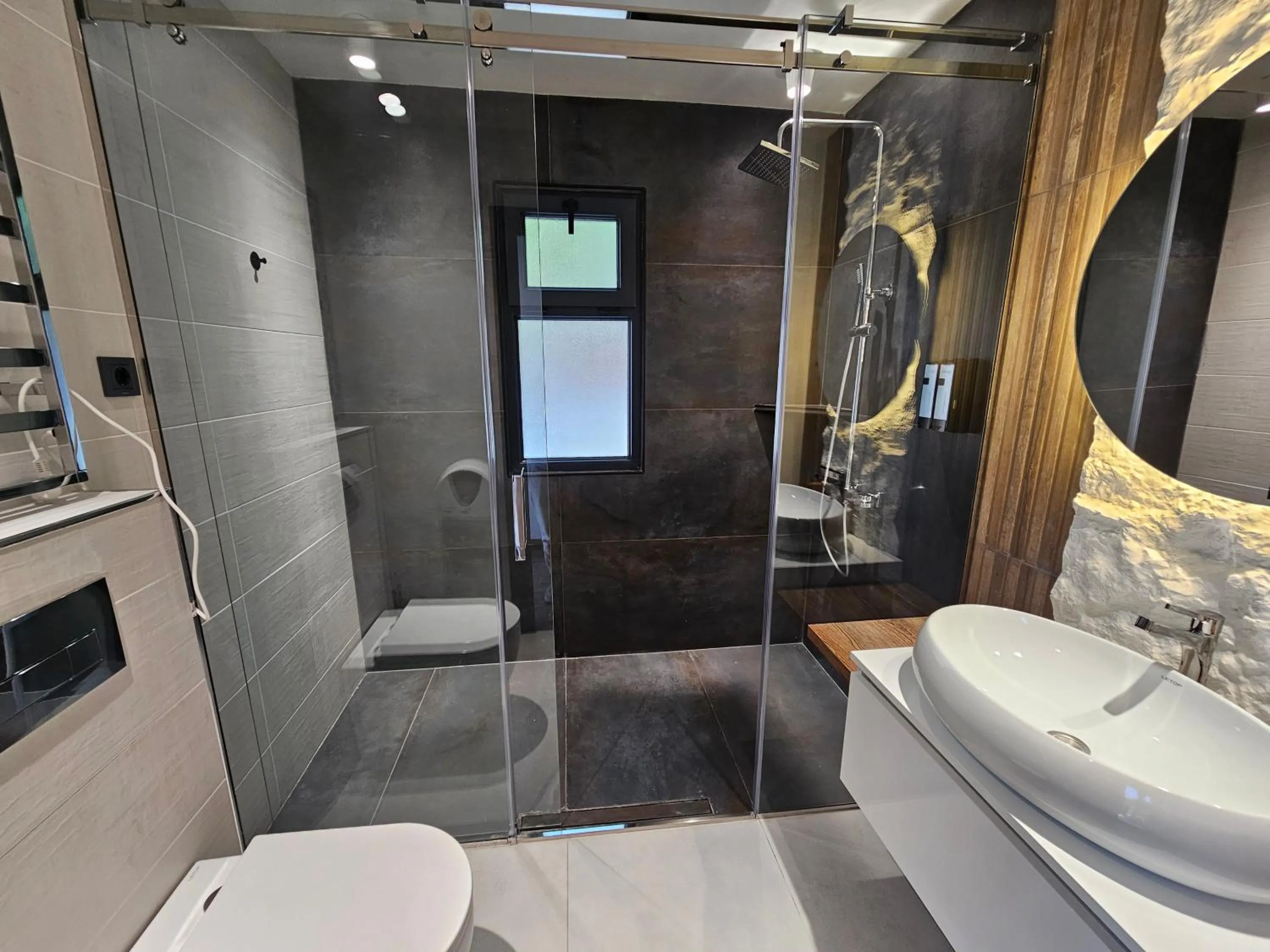 Shower in Cross Resort Hotel