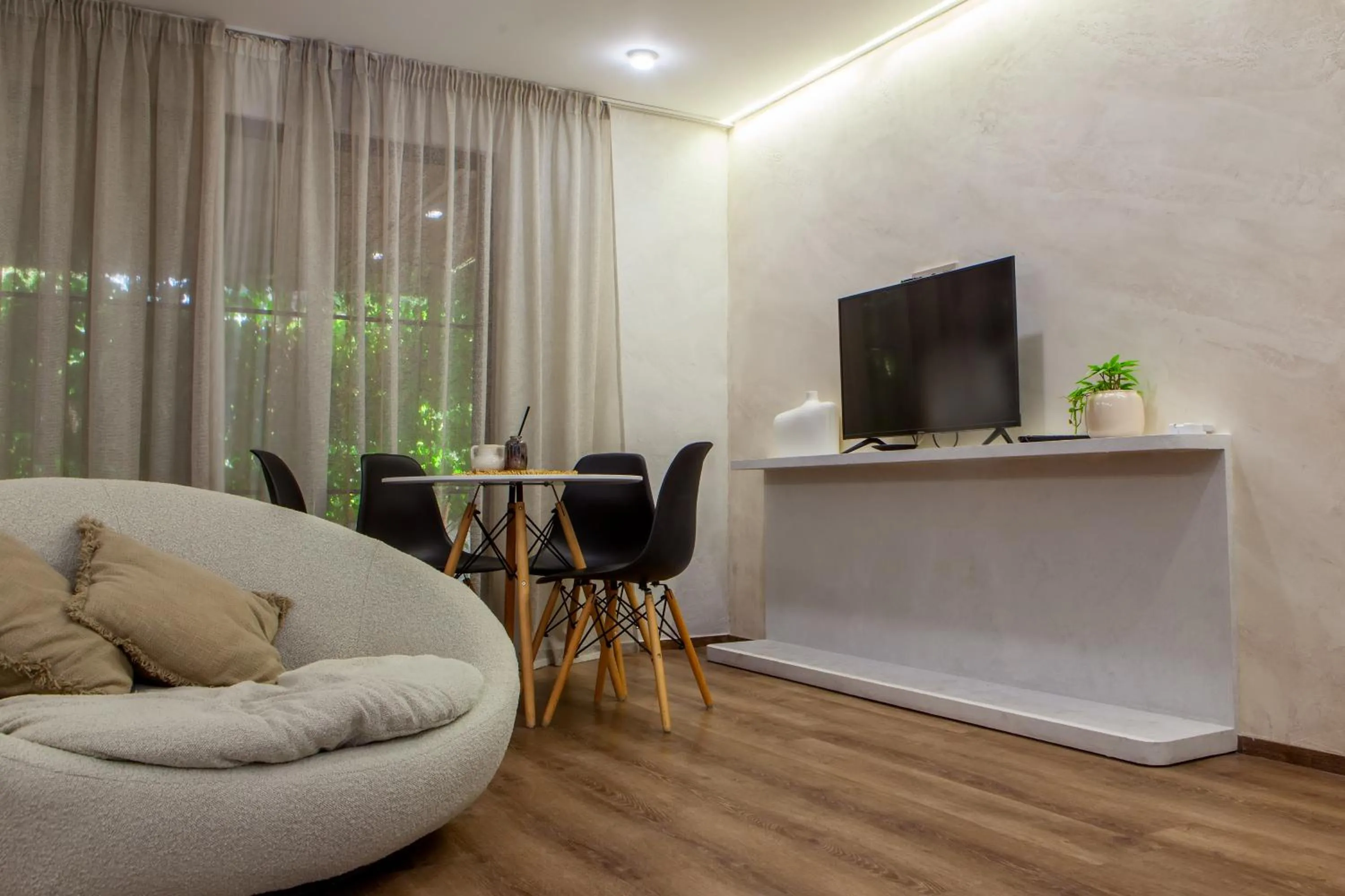 TV and multimedia in Cross Resort Hotel