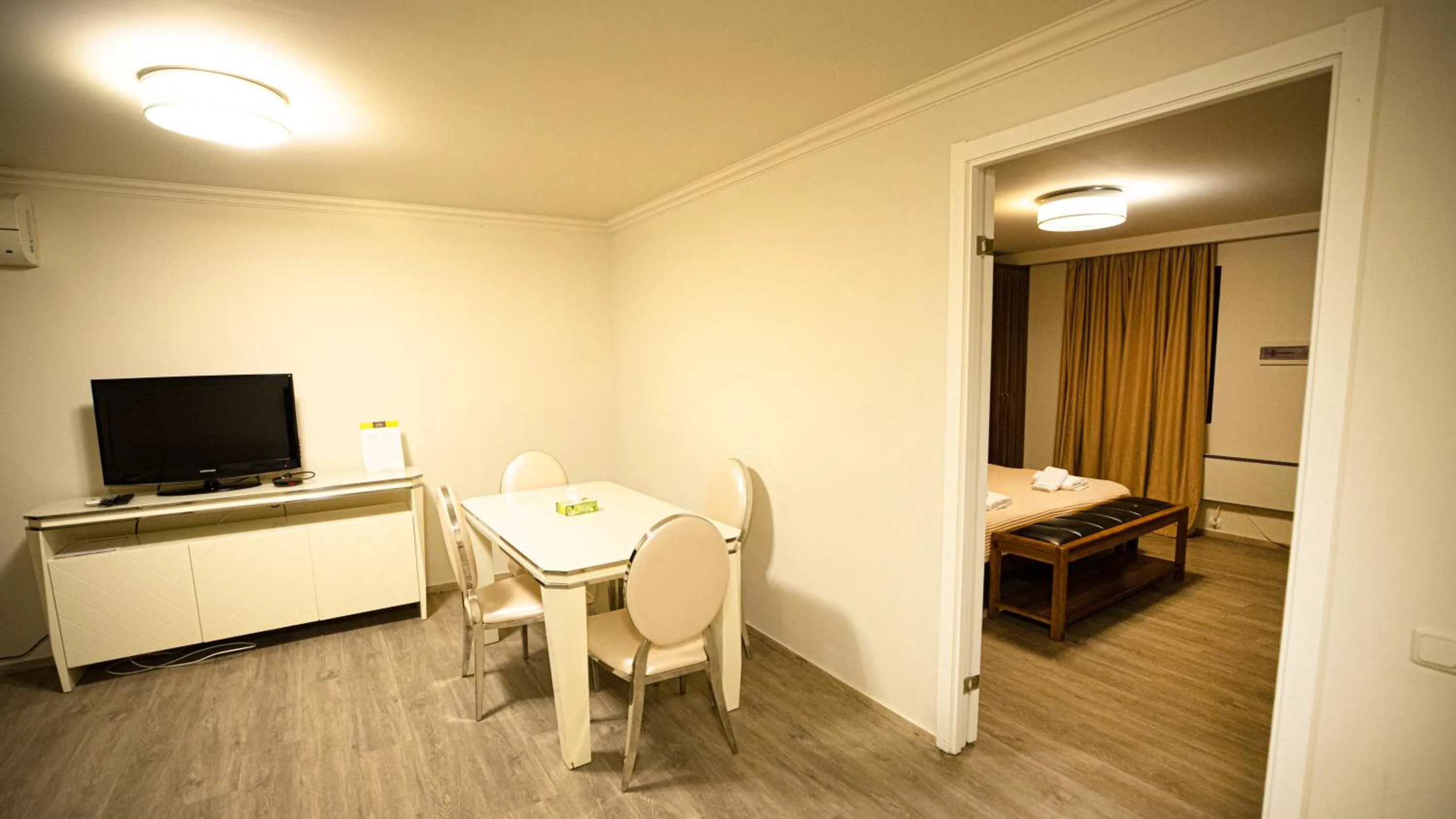 Bedroom, Bed in Cross Resort Hotel