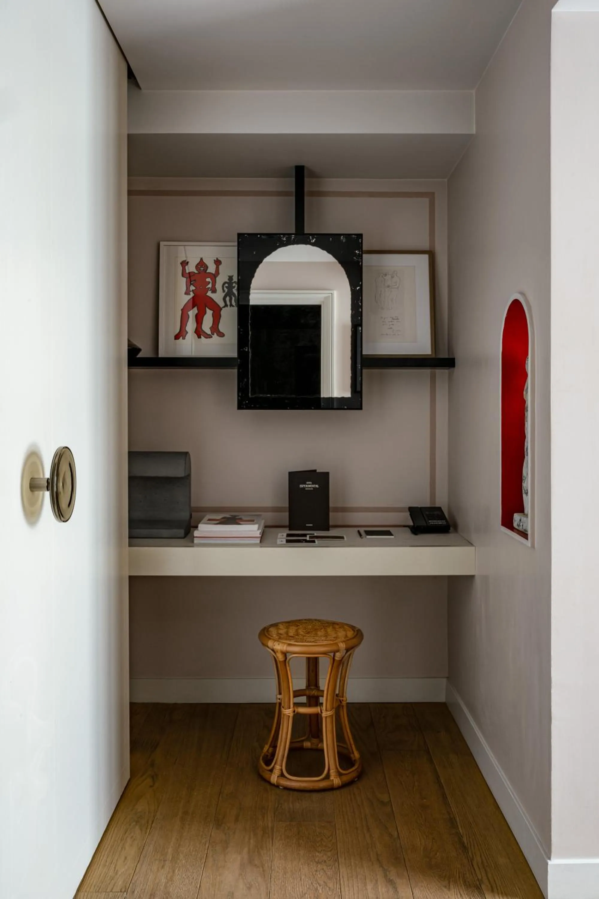 Seating area in Experimental Marais