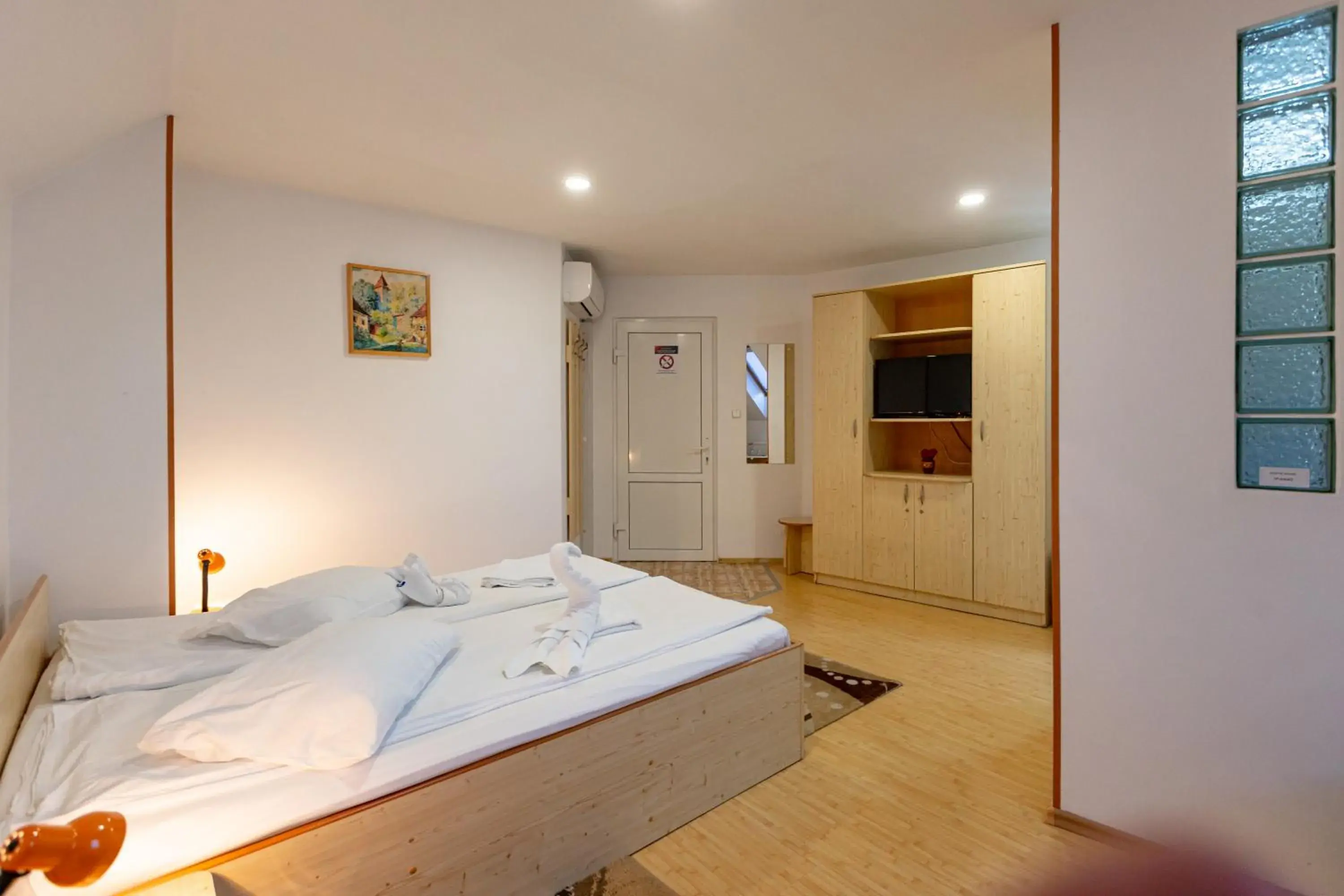 Budget Double Room in Pensiunea Joker Budget Double Room in Pensiunea Joker