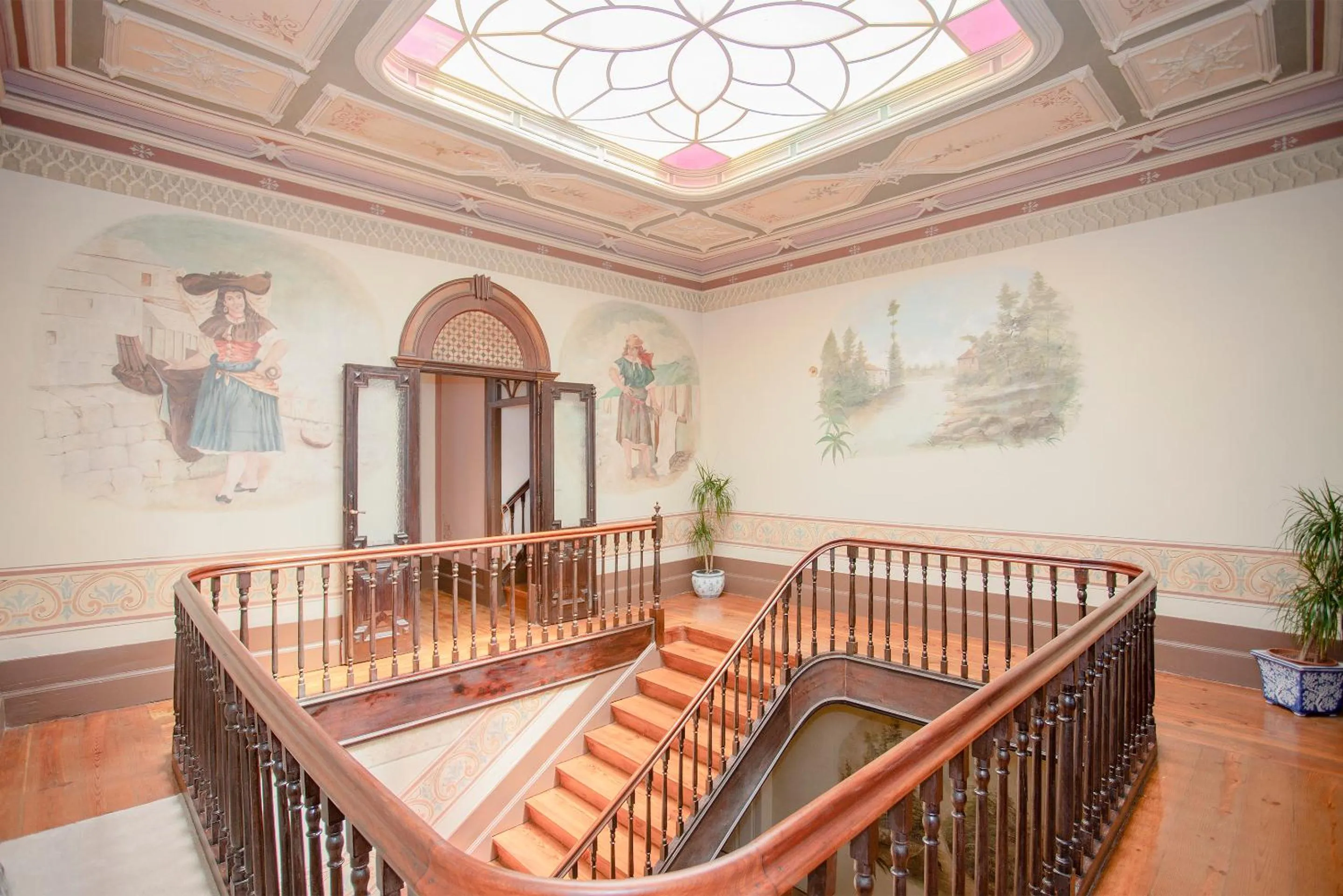 Area and facilities in Palace Museum & National Monument - Espaço Palmeiras