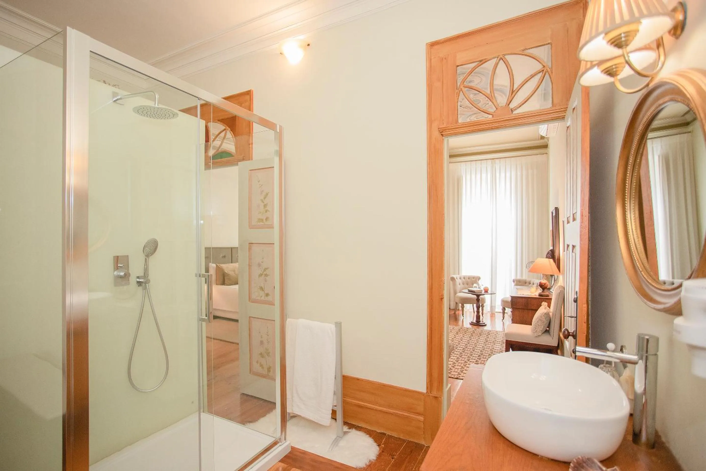 Shower in Palace Museum & National Monument - Espaço Palmeiras