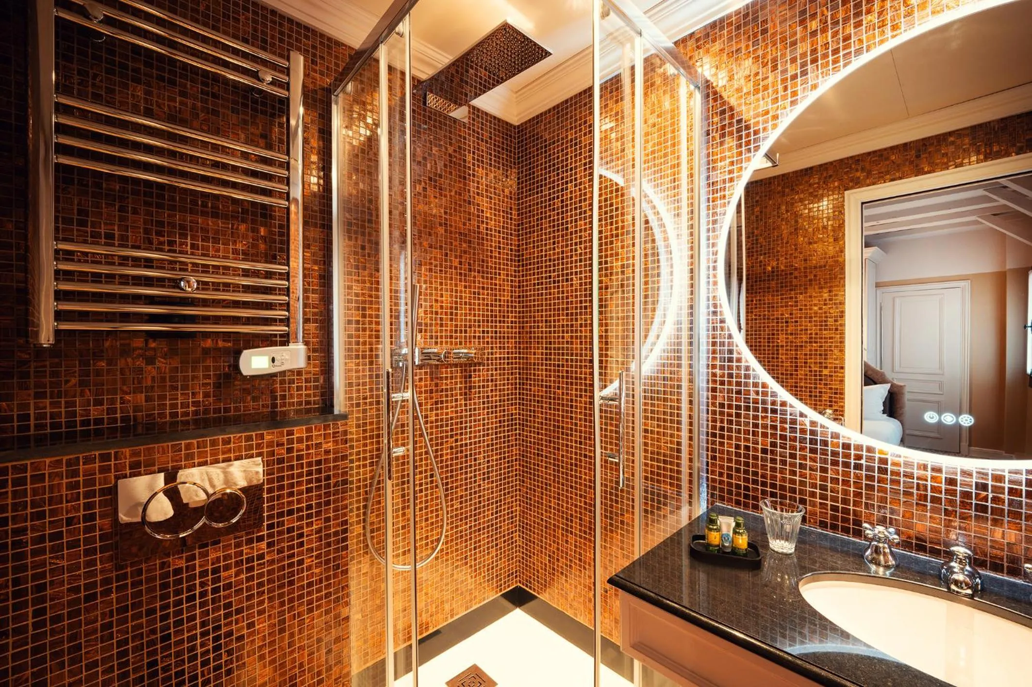 Bathroom in Hotel Odeon Saint-Germain