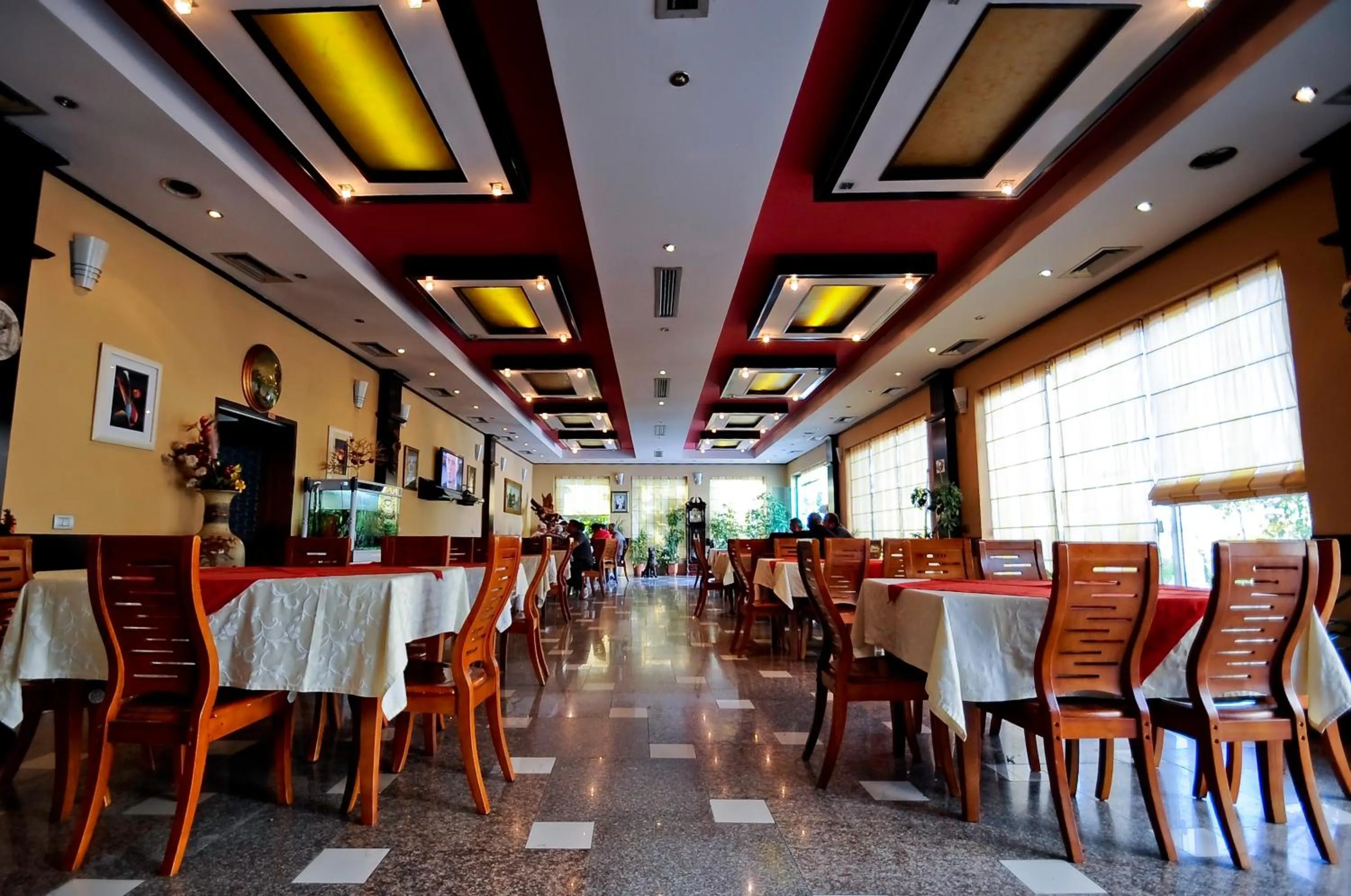 Restaurant/places to eat in Hotel Lubjana