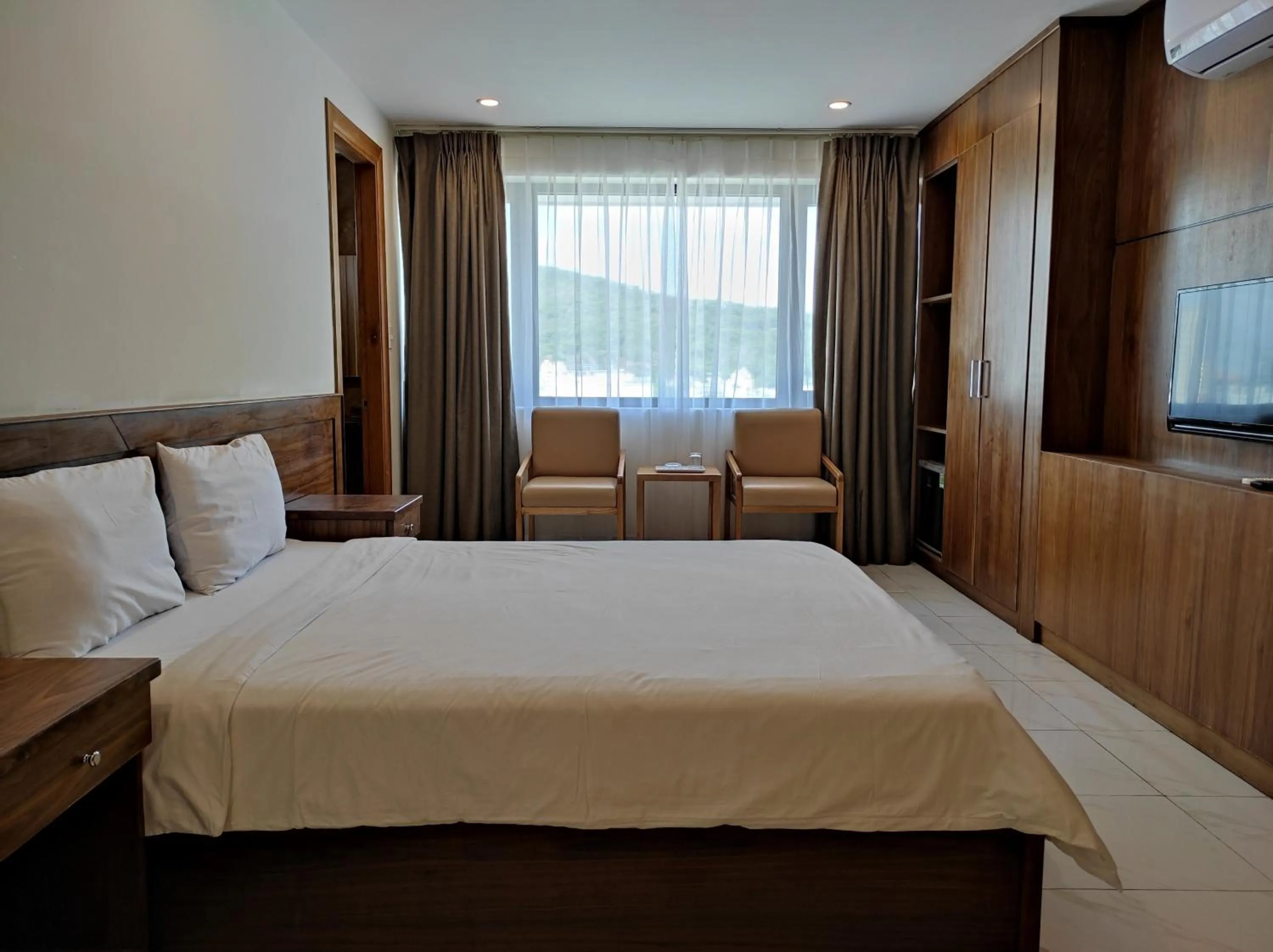 Photo of the whole room, Bed in HỒNG HẢI 2 HOTEL