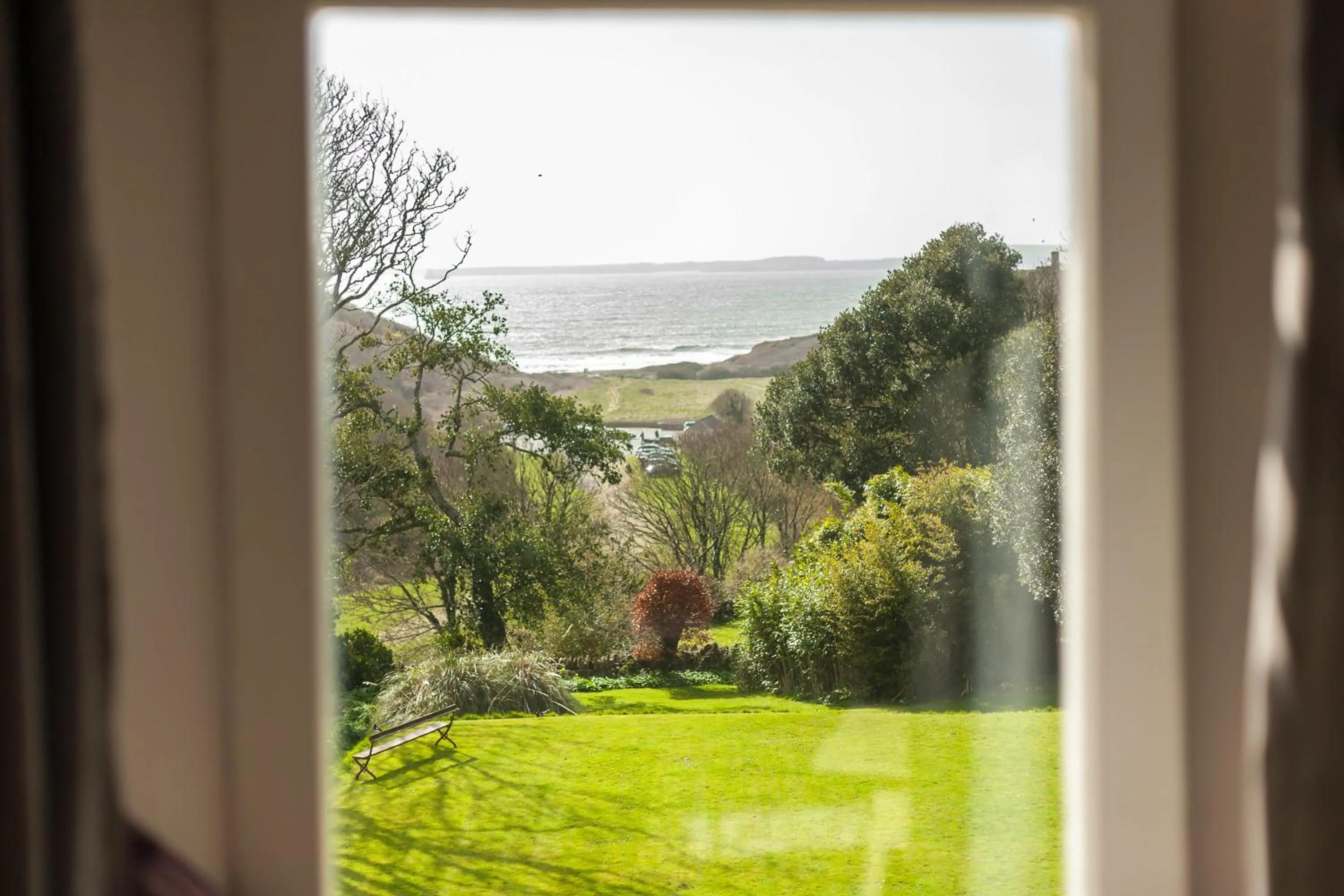 Garden view in Castlemead Country House By The Sea