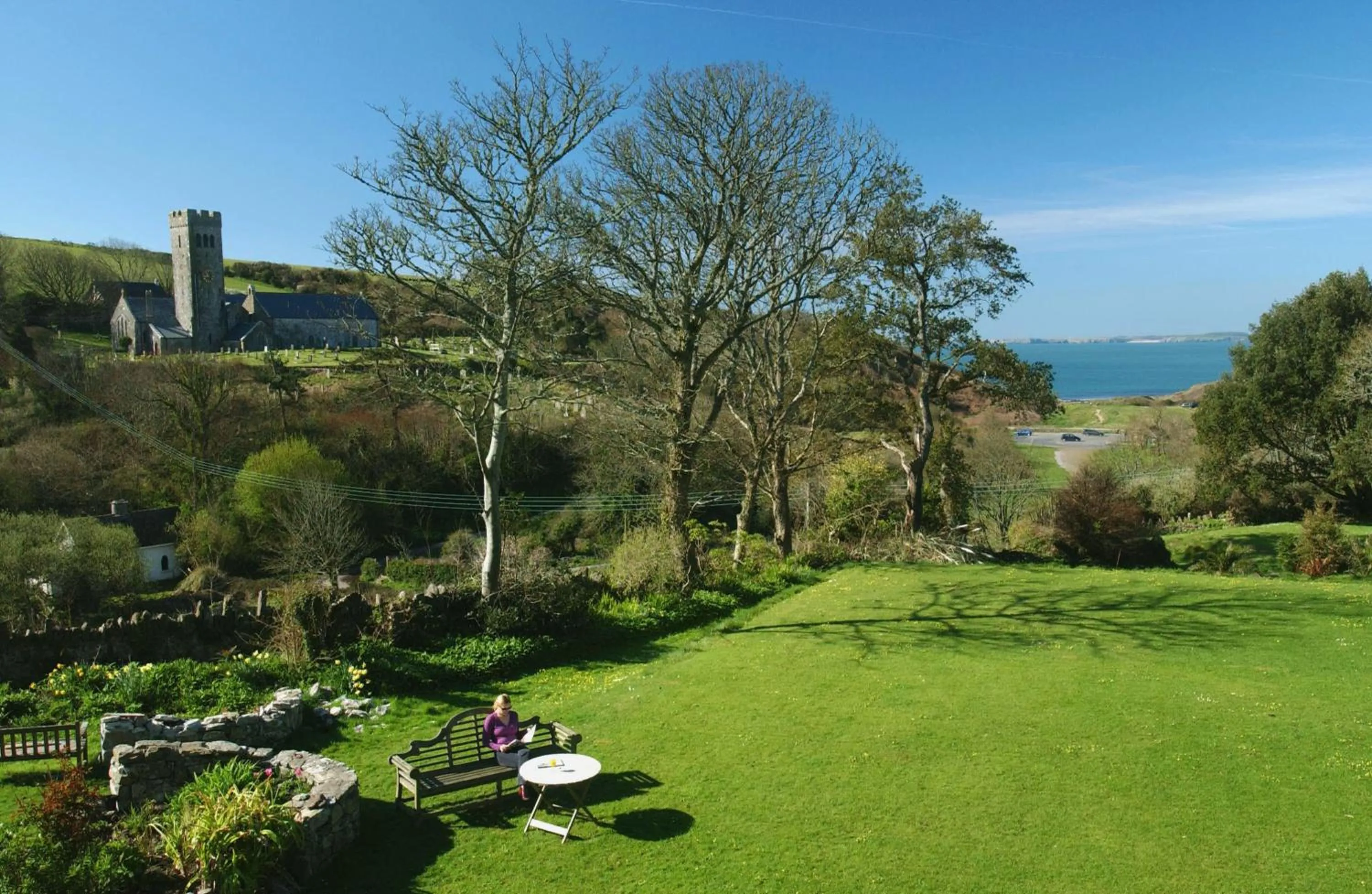 Garden view in Castlemead Country House By The Sea