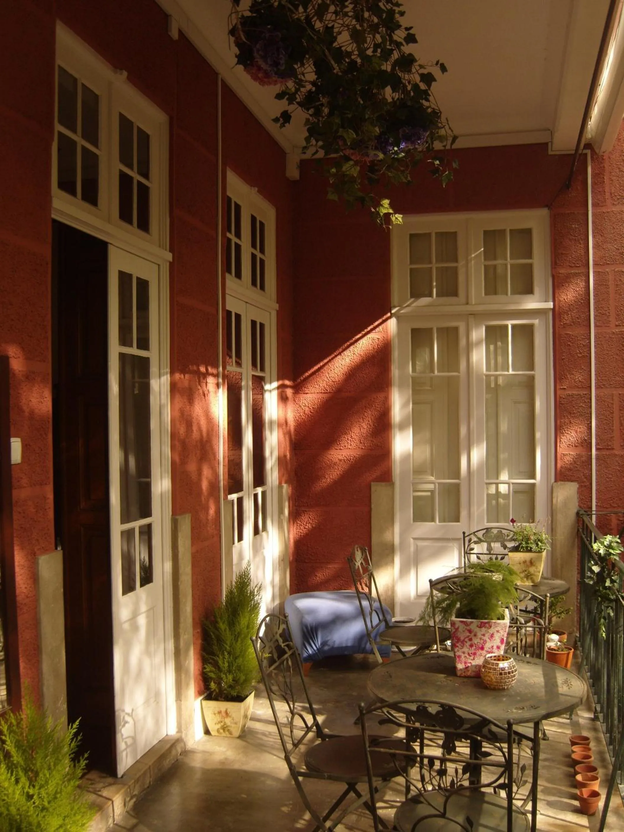 Facade/entrance in Whatever Art B&B