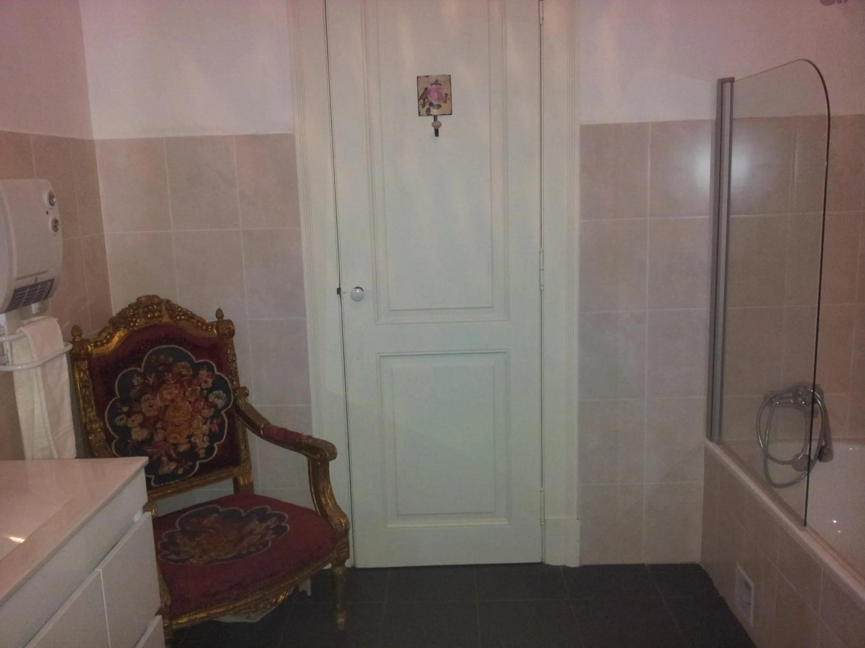 Bathroom in Whatever Art B&B