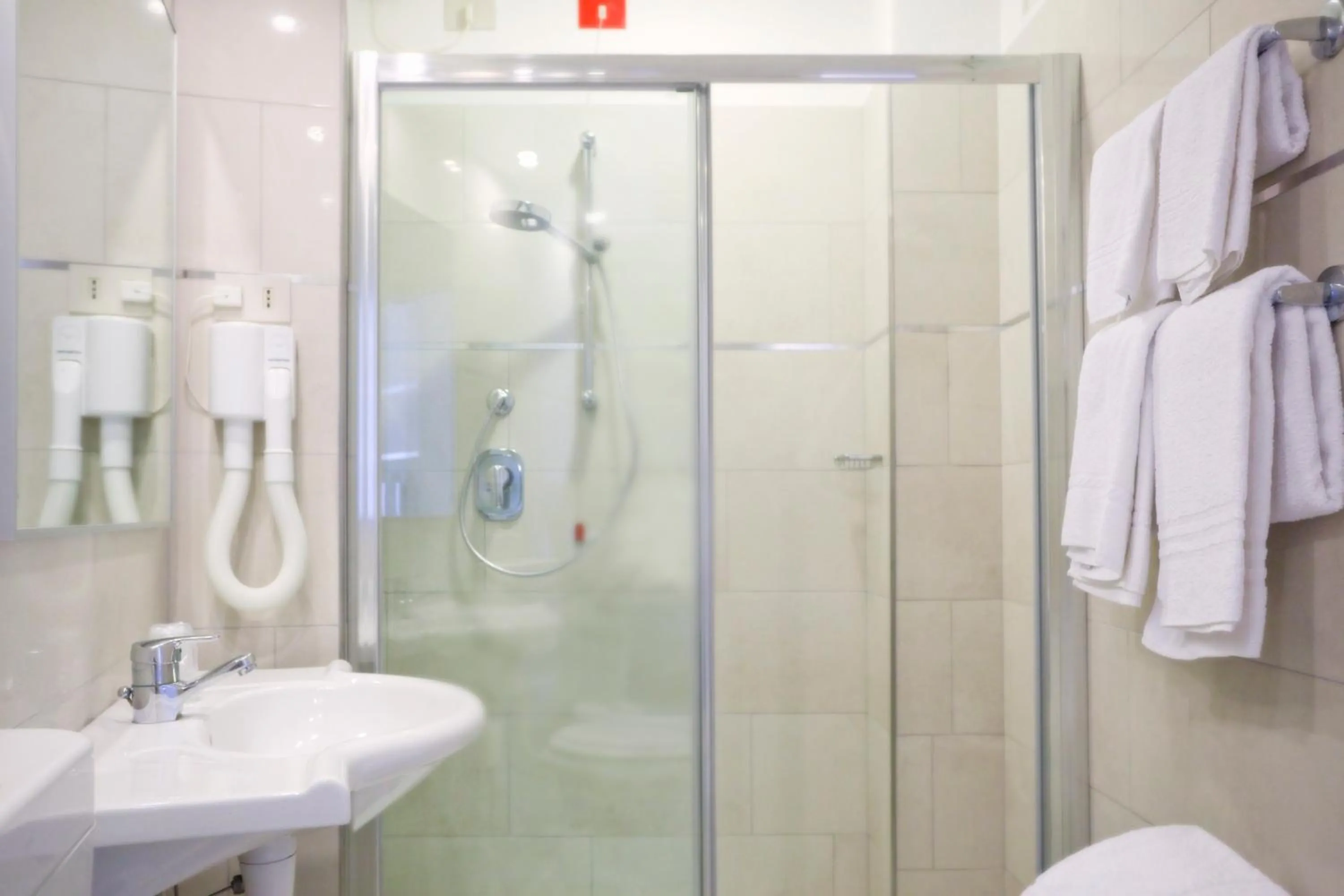 Shower in Hotel Garden Sea Wellness & Spa 4 stelle superior